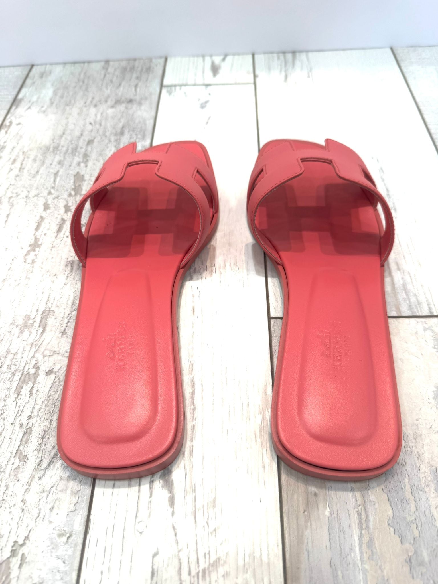 HERMÈS ORAN LEATHER SANDALS