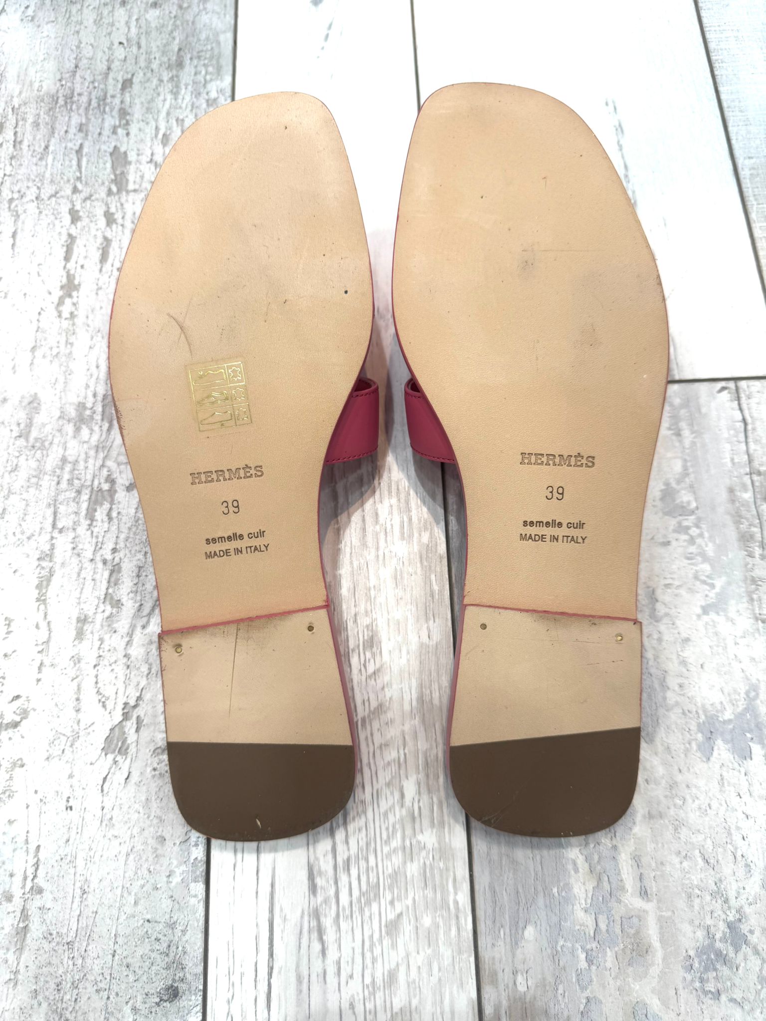 HERMÈS ORAN LEATHER SANDALS