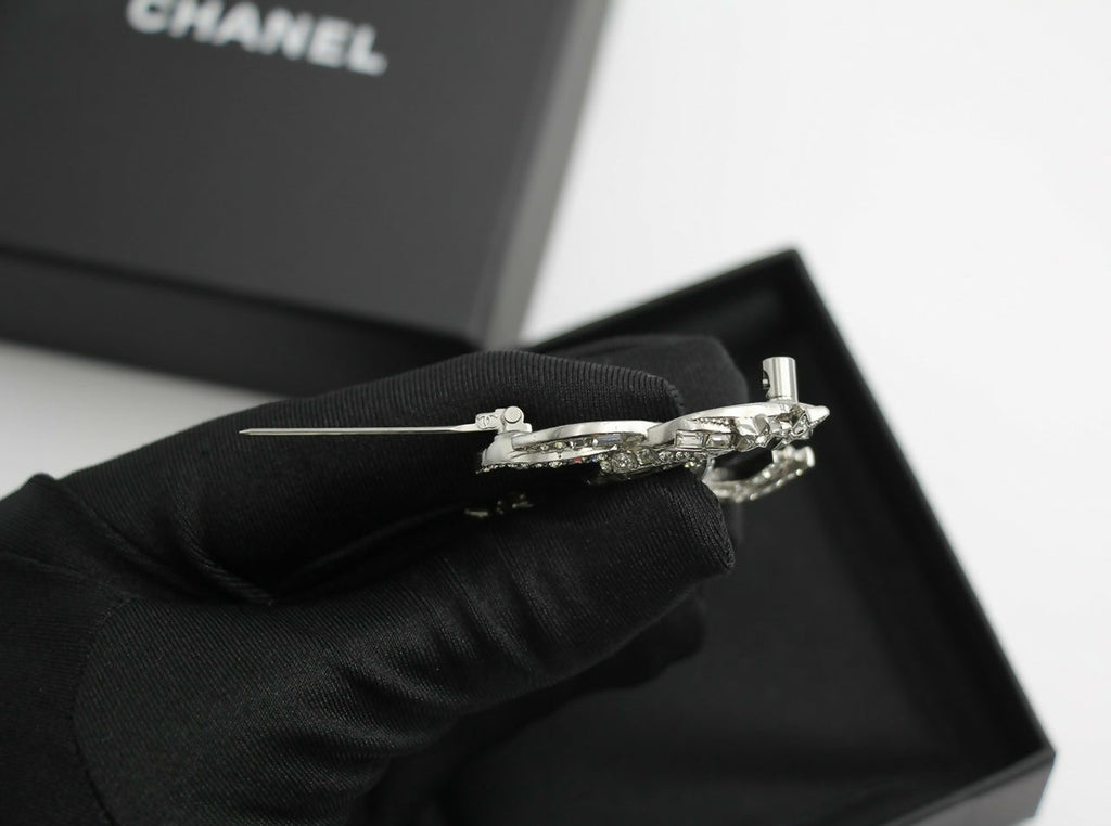 Chanel C21S Rhinestone Metal Silver Star Twist Brooch