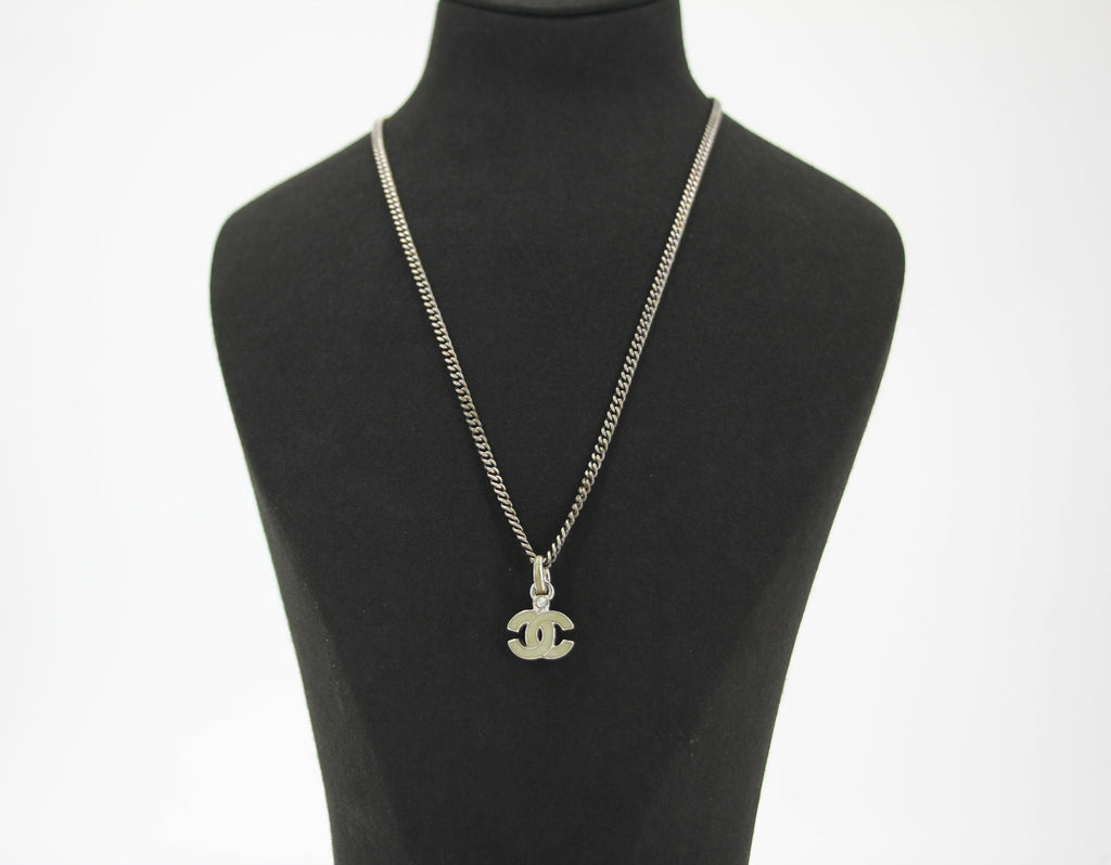 Chanel Vintage 04P Enamel Dark Green Silver Necklace