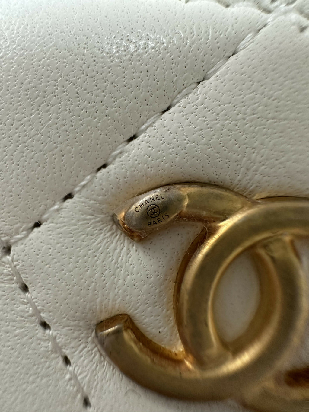 Chanel (21) Vanity with Gold Ball