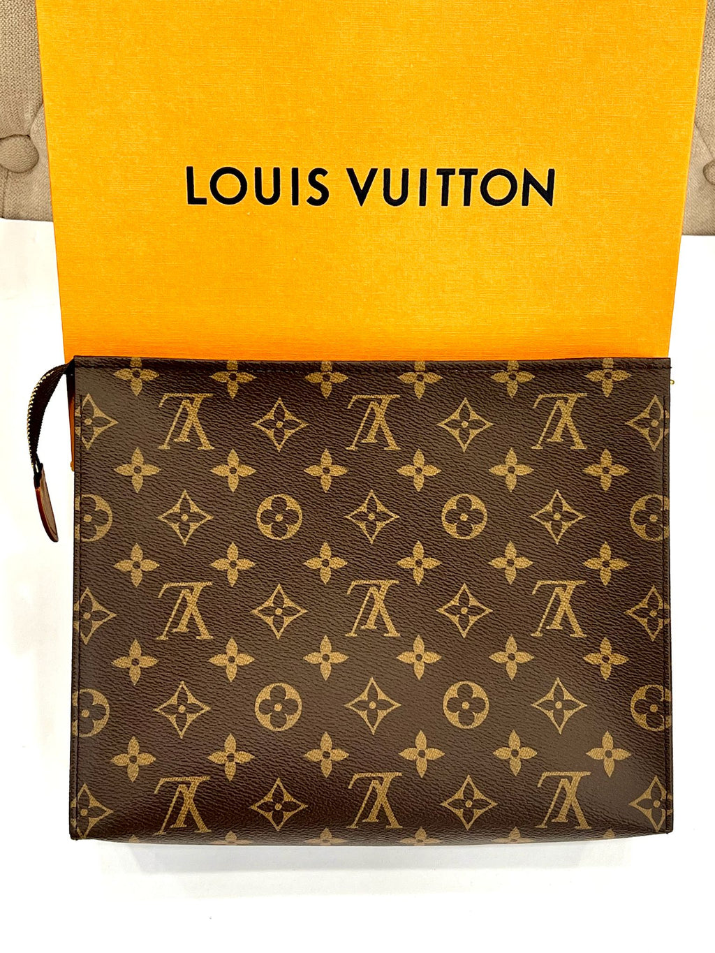 LOUIS VUITTON POCHE TOILETTE