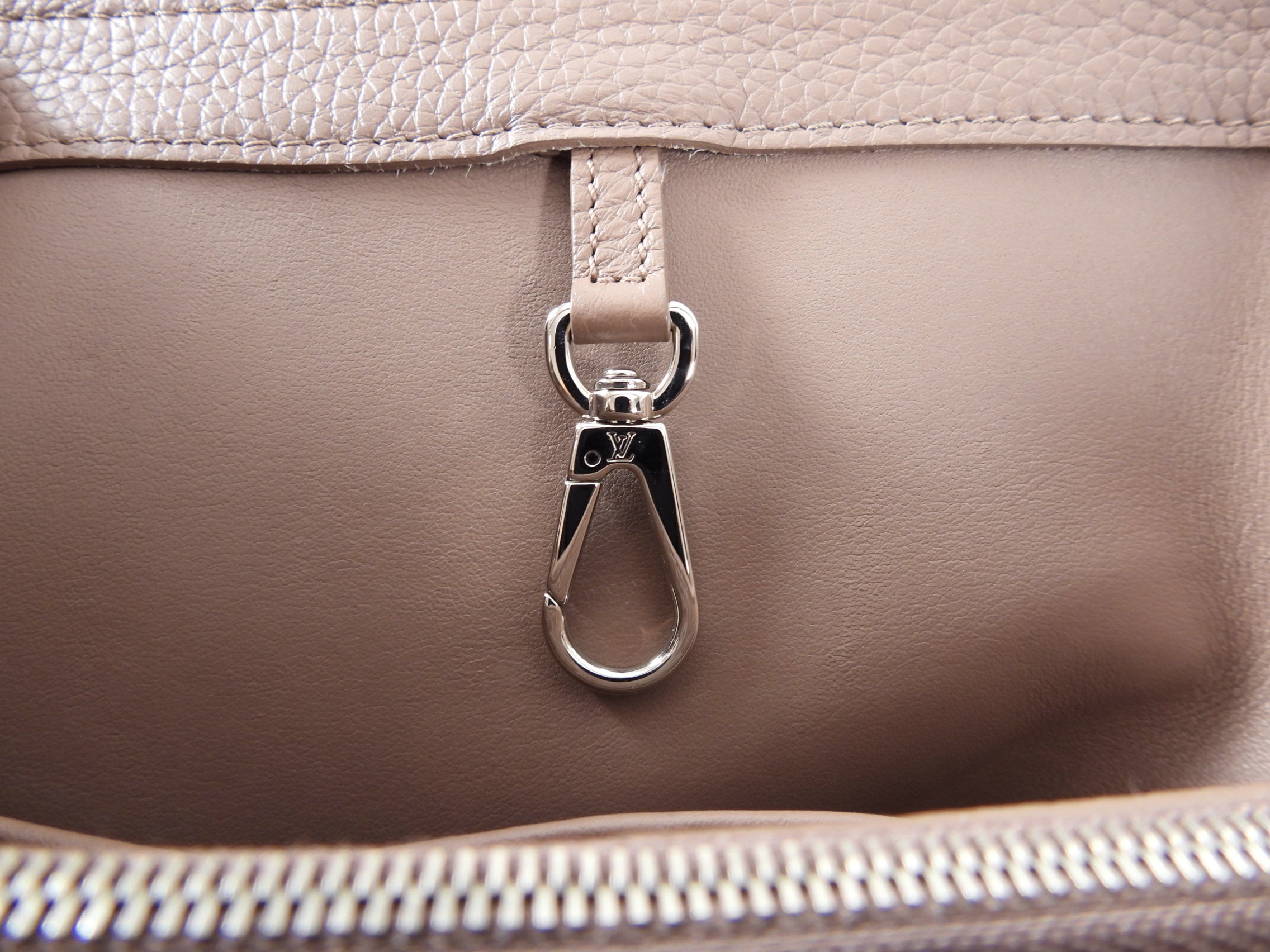 Louis Vuitton Light Beige Pink Taruillon Capucines MM Top Handle Bag