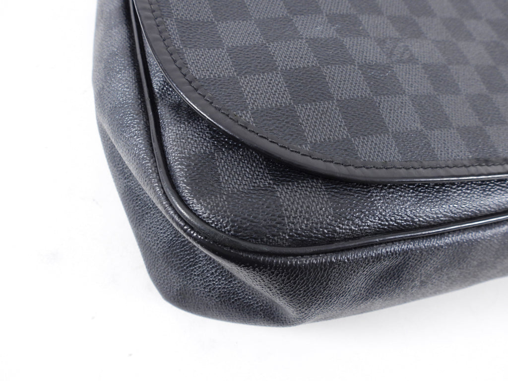Louis Vuitton Damier Graphite District Messenger Laptop Bag