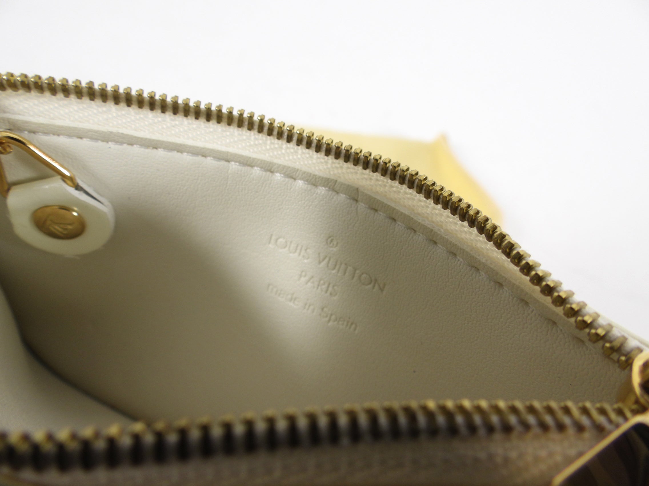 Louis Vuitton Ivory Perle Vernis Monogram Zip Key Pouch