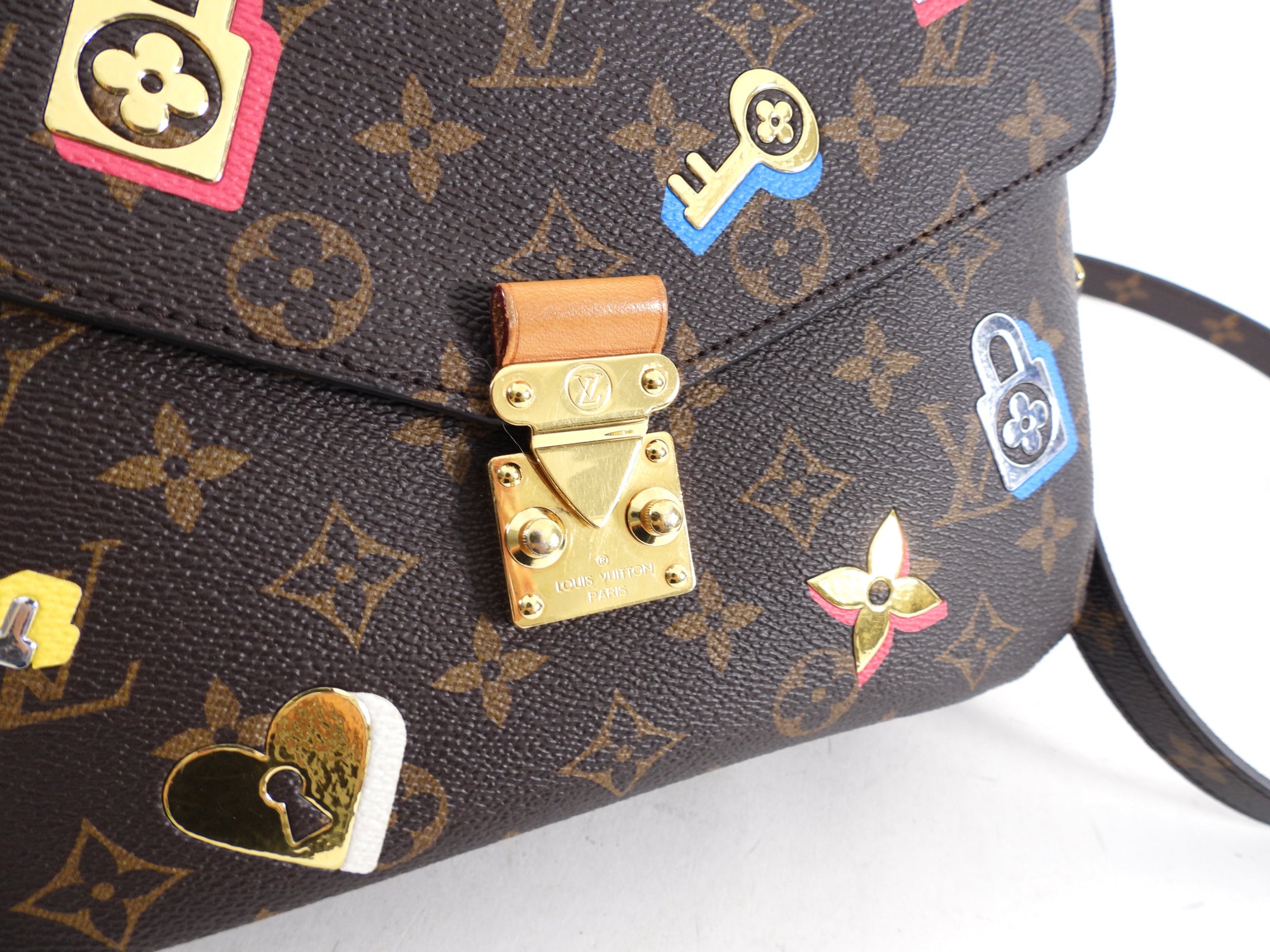 Louis Vuitton Limited Edition Pochette Metis Love Lock