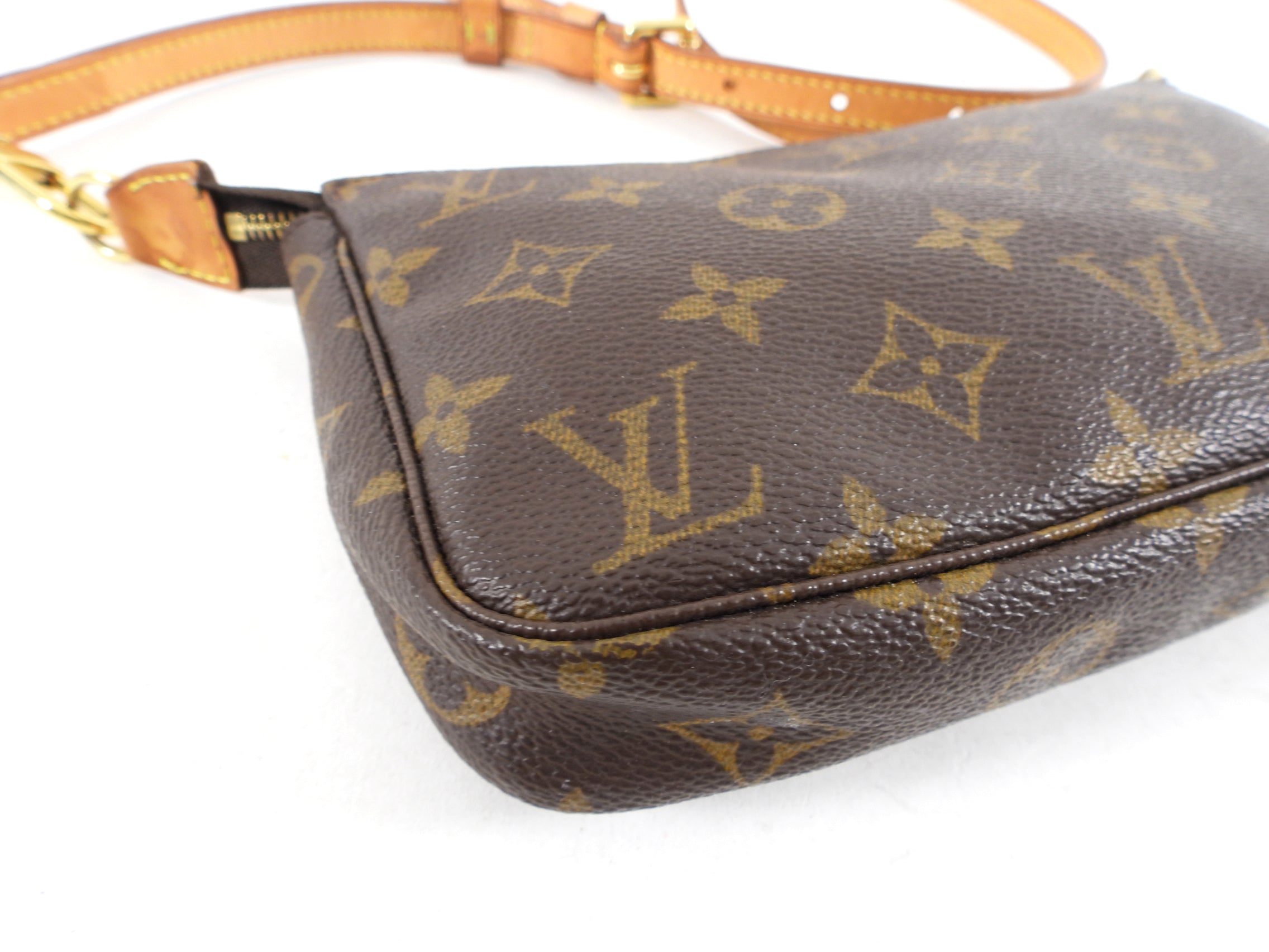 Louis Vuitton Monogram Canvas Pochette Accessoires Shoulder Strap