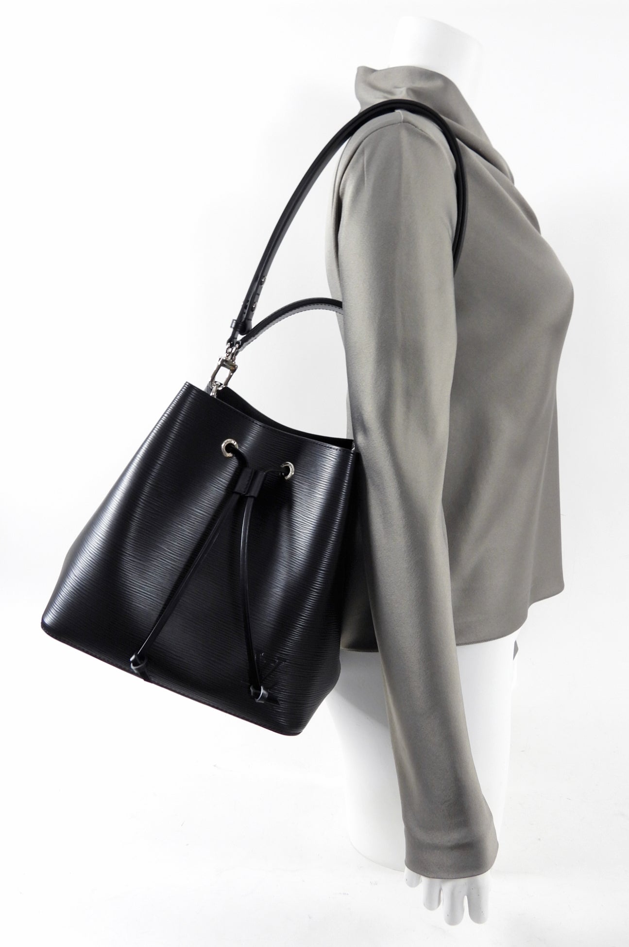 Louis Vuitton Black Epi Noir Neo Noe MM Bucket Bag