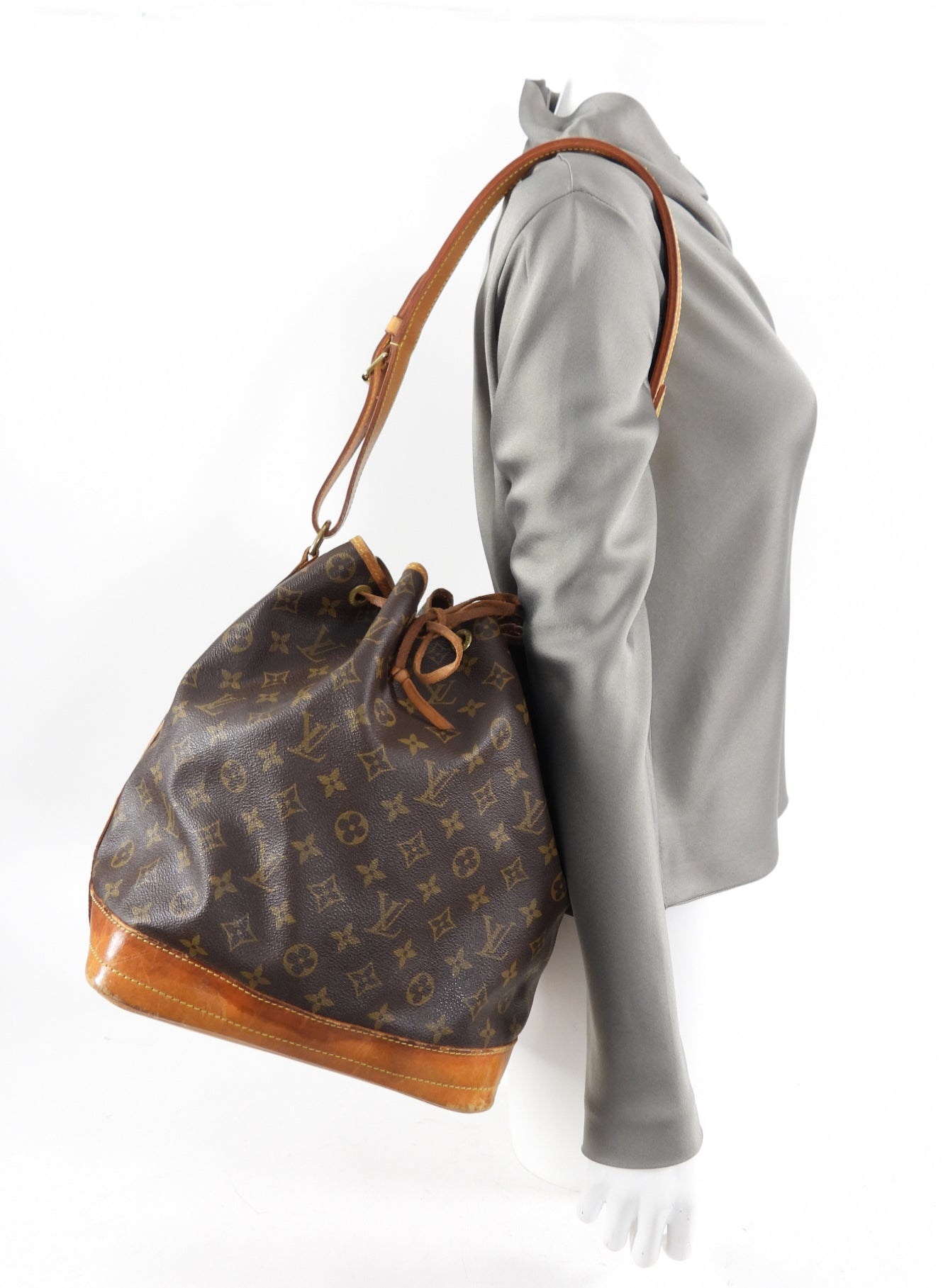 Louis Vuitton Vintage 1986 Monogram Noe GM Bucket Bag