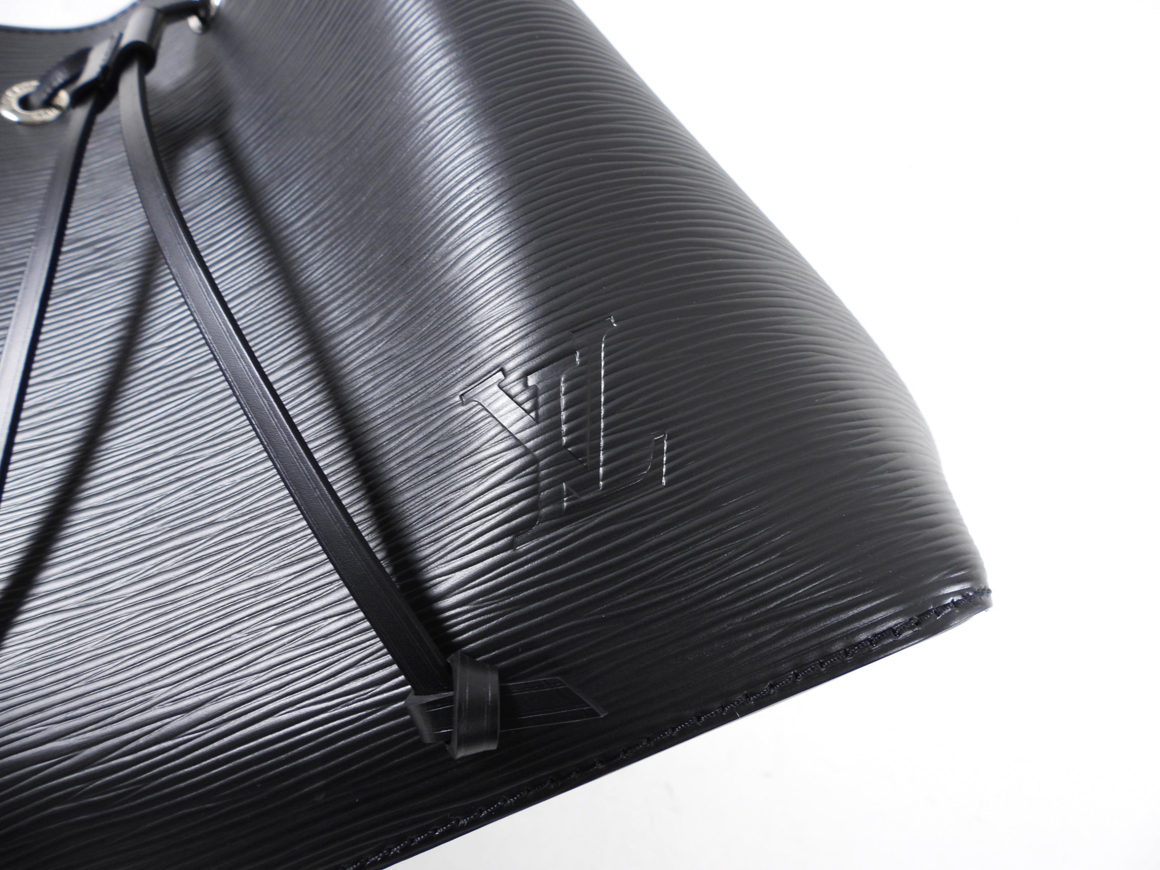 Louis Vuitton Black Epi Noir Neo Noe MM Bucket Bag