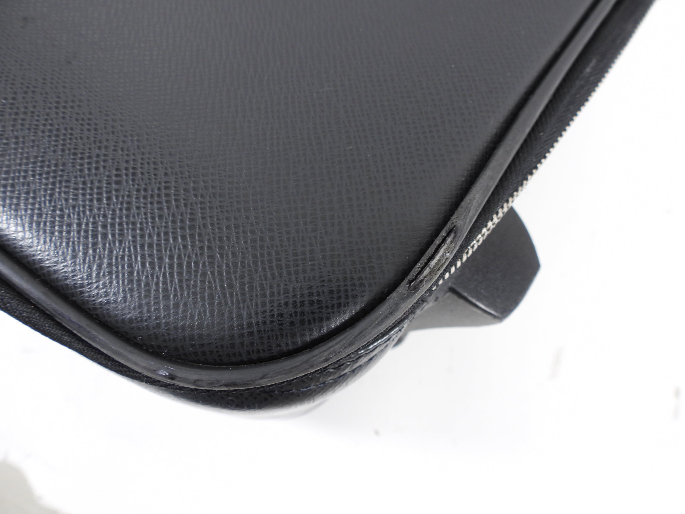 Louis Vuitton Black Taiga Leather Pegase 55 Rolling Travel Luggage