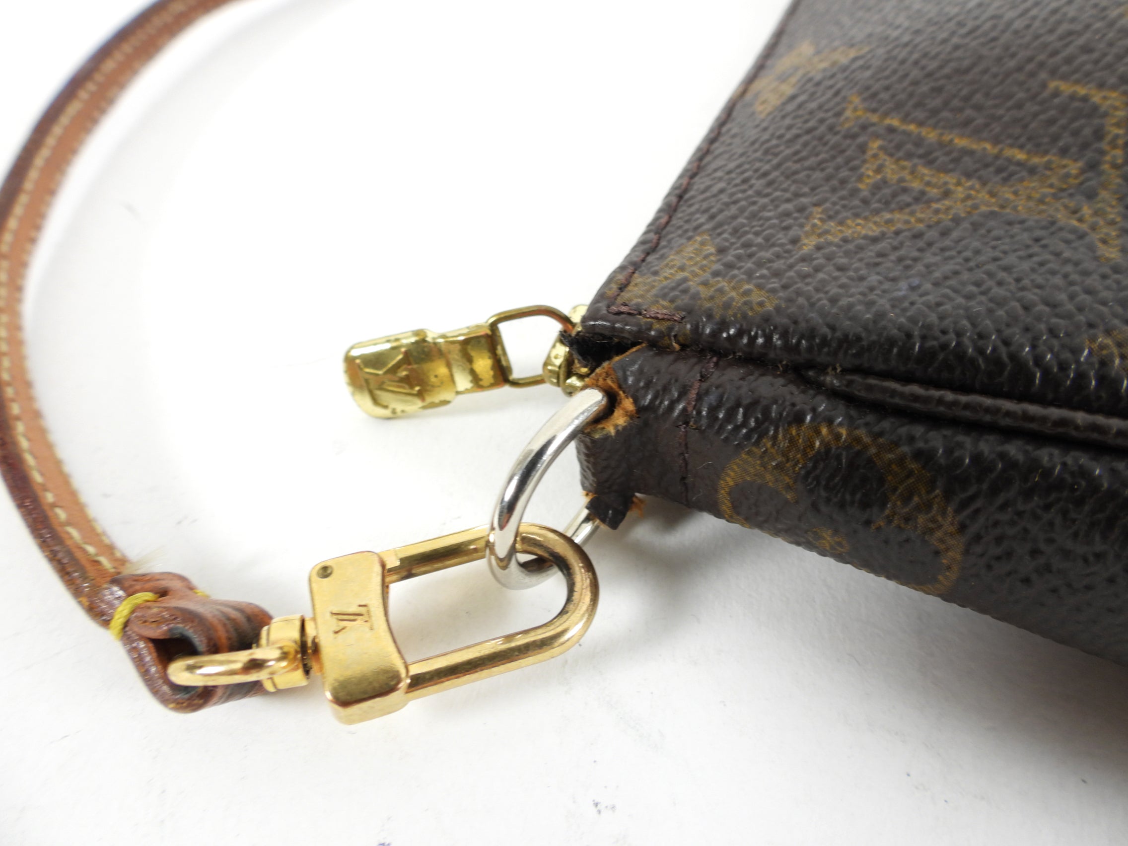 Louis Vuitton Vintage 1999 Monogram Pochette Accessoires Bag