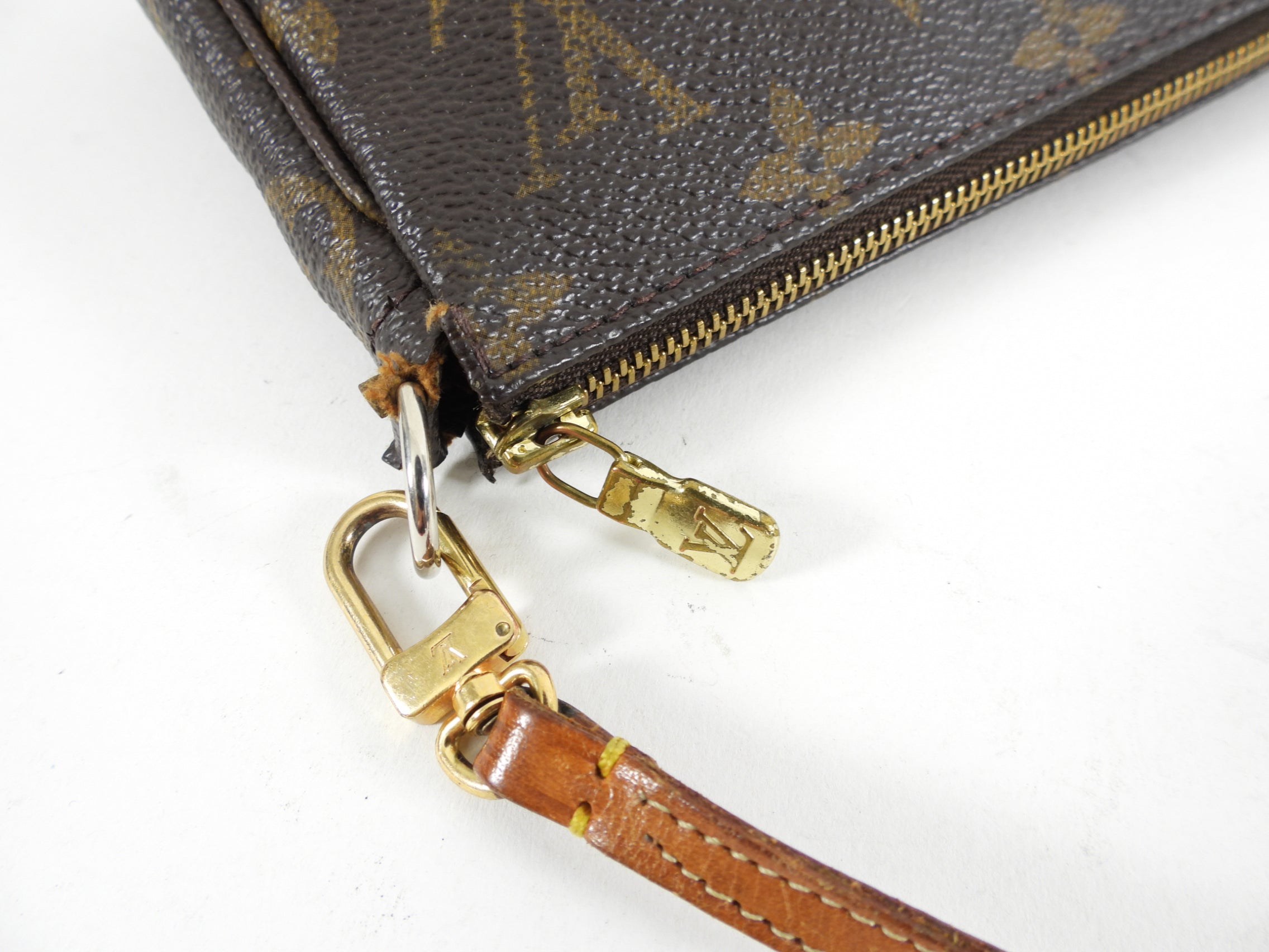 Louis Vuitton Vintage 1999 Monogram Pochette Accessoires Bag