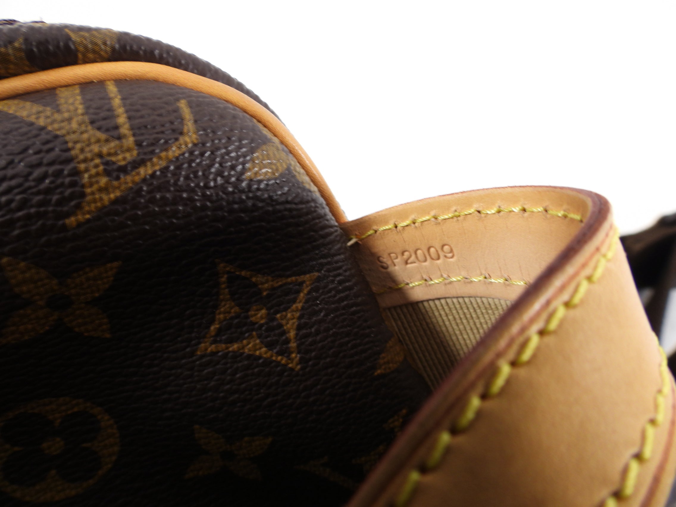 Louis Vuitton Vintage Monogram Reporter GM Messenger Bag