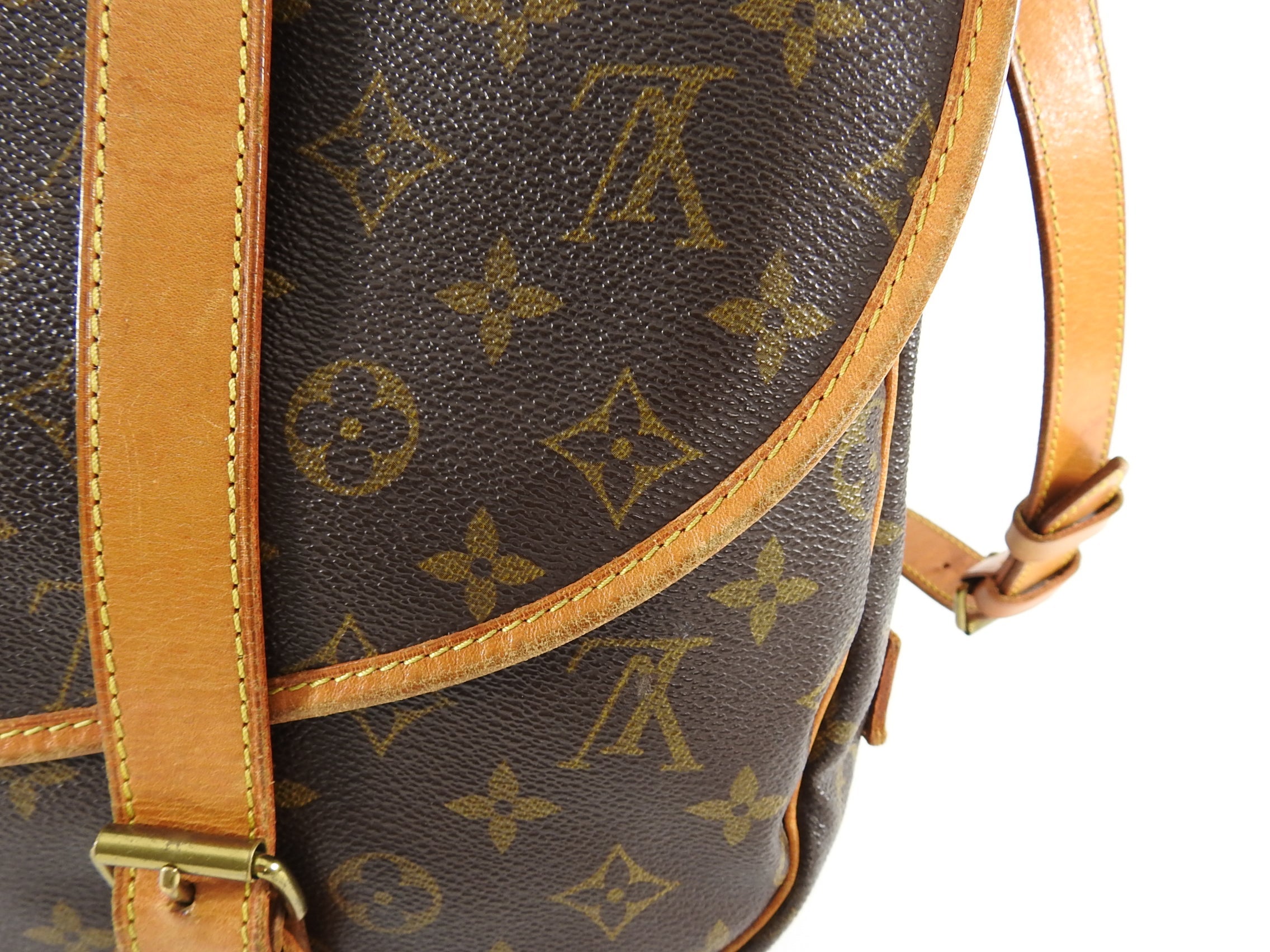 Louis Vuitton Vintage 1990 Saumur 40 Monogram Travel Messenger Bag