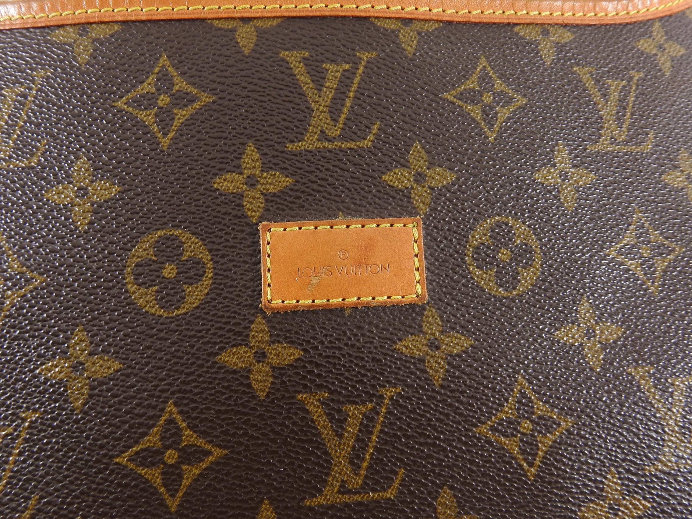 Louis Vuitton Vintage 1990 Saumur 40 Monogram Travel Messenger Bag