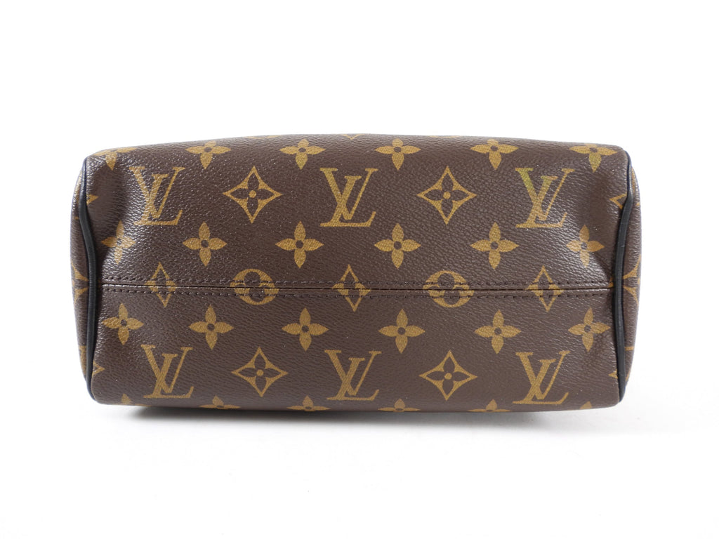 Louis Vuitton Monogram Canvas Toiletry Travel Accessoires Bag