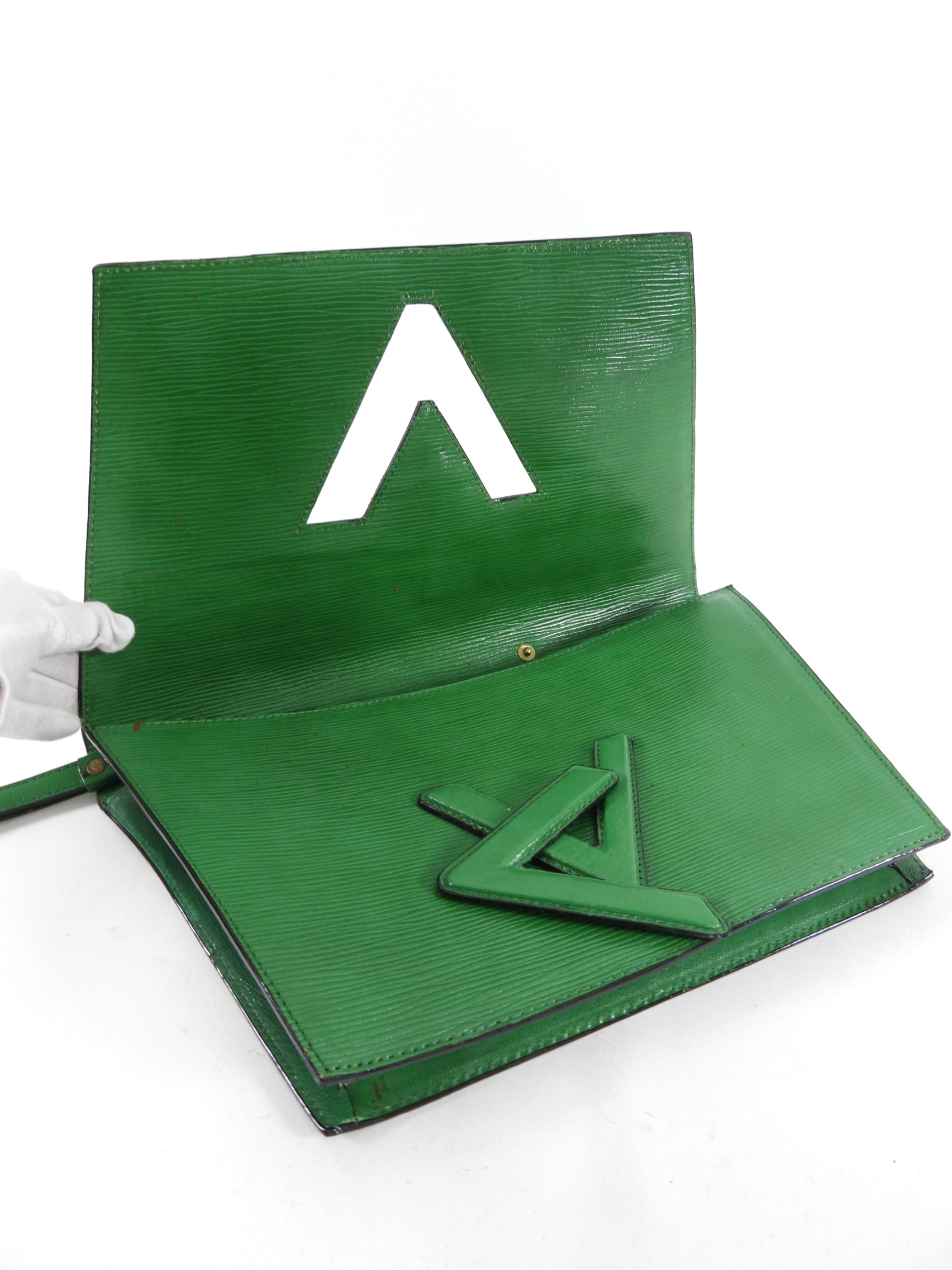 Louis Vuitton Vintage 1999 GM Green Epi Trapeze Twist Clutch Bag