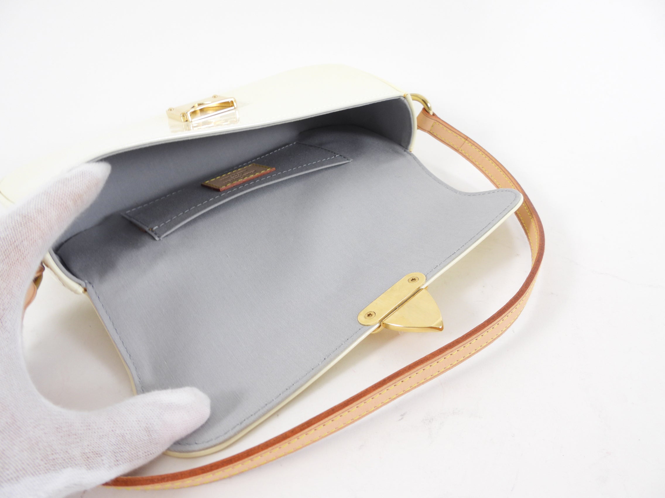Louis Vuitton Ivory Perle Vernis Malibu Street Baguette Shoulder Bag