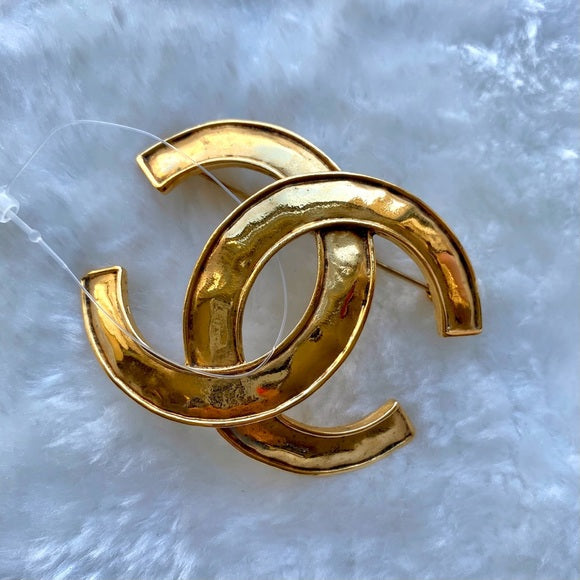 CHANEL vintage CC logo brooch