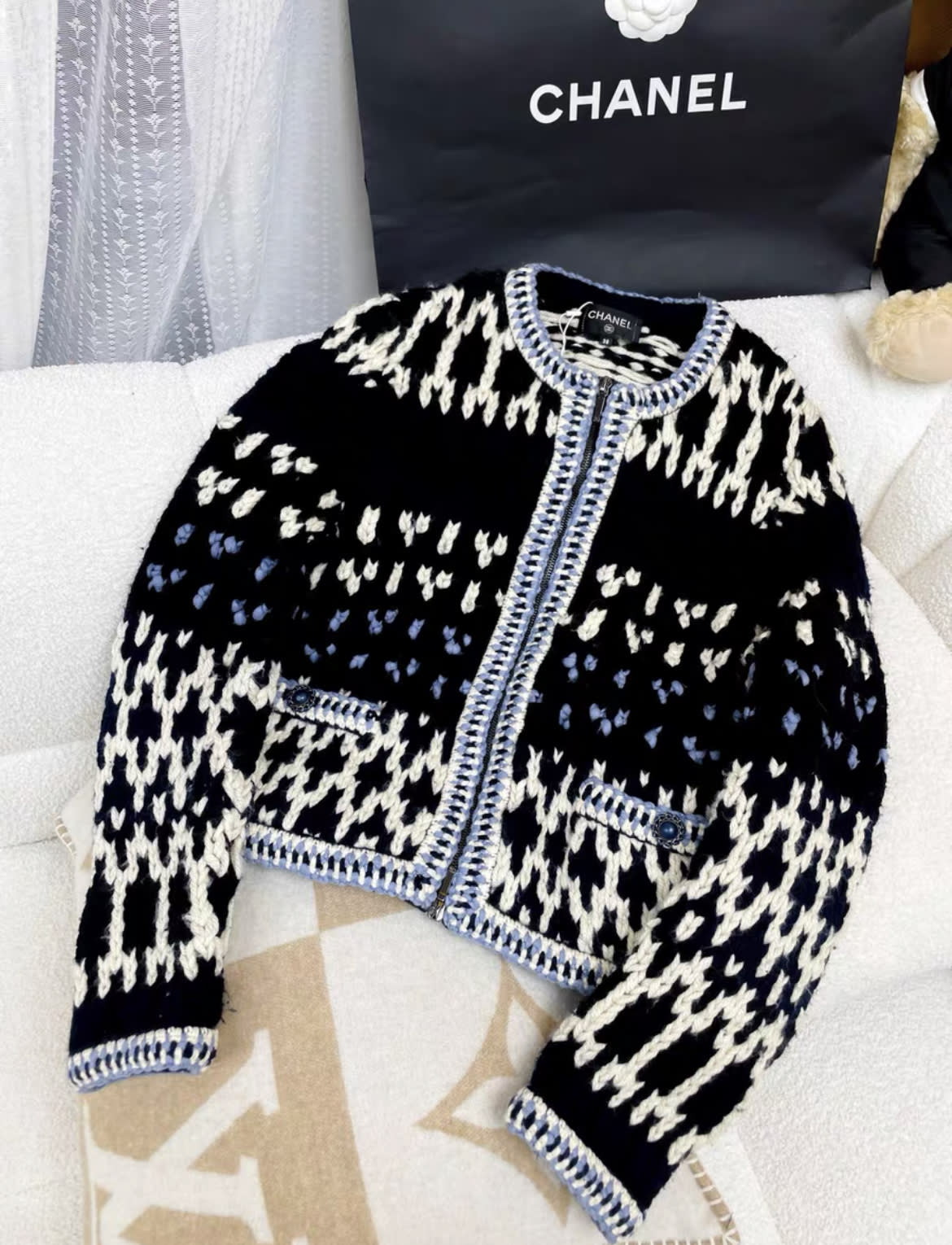Chanel size 38 blue and white mixed color knitted igan