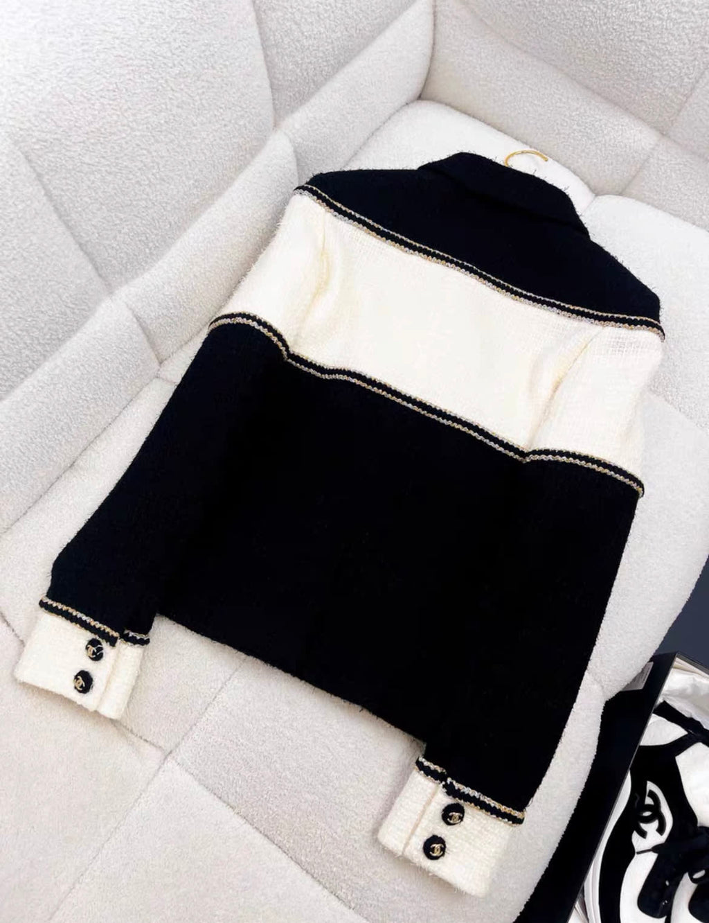 CHANEL 20A METIER D'ART BLACK ECRU TWEED JACKET