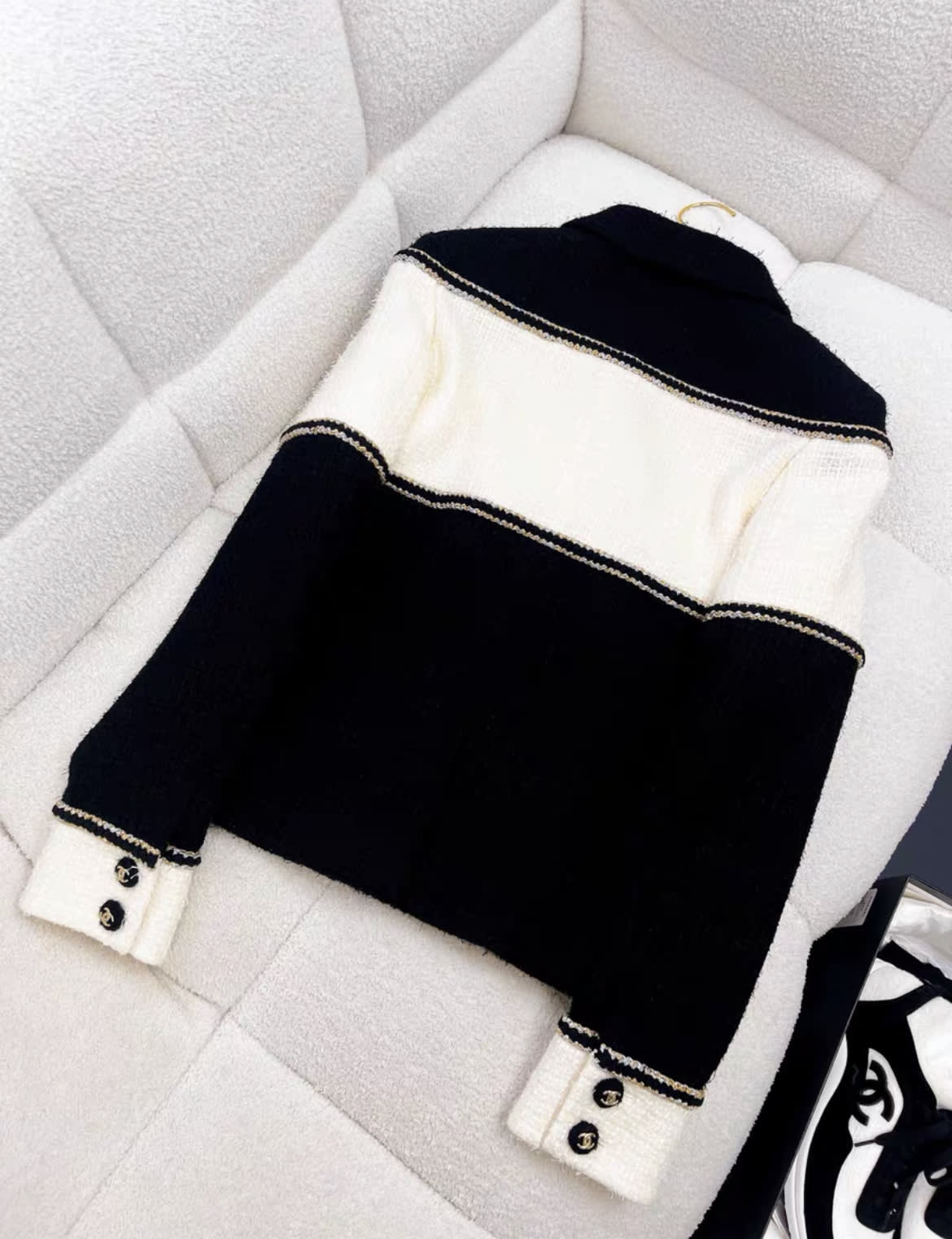 CHANEL 20A METIER D'ART BLACK ECRU TWEED JACKET