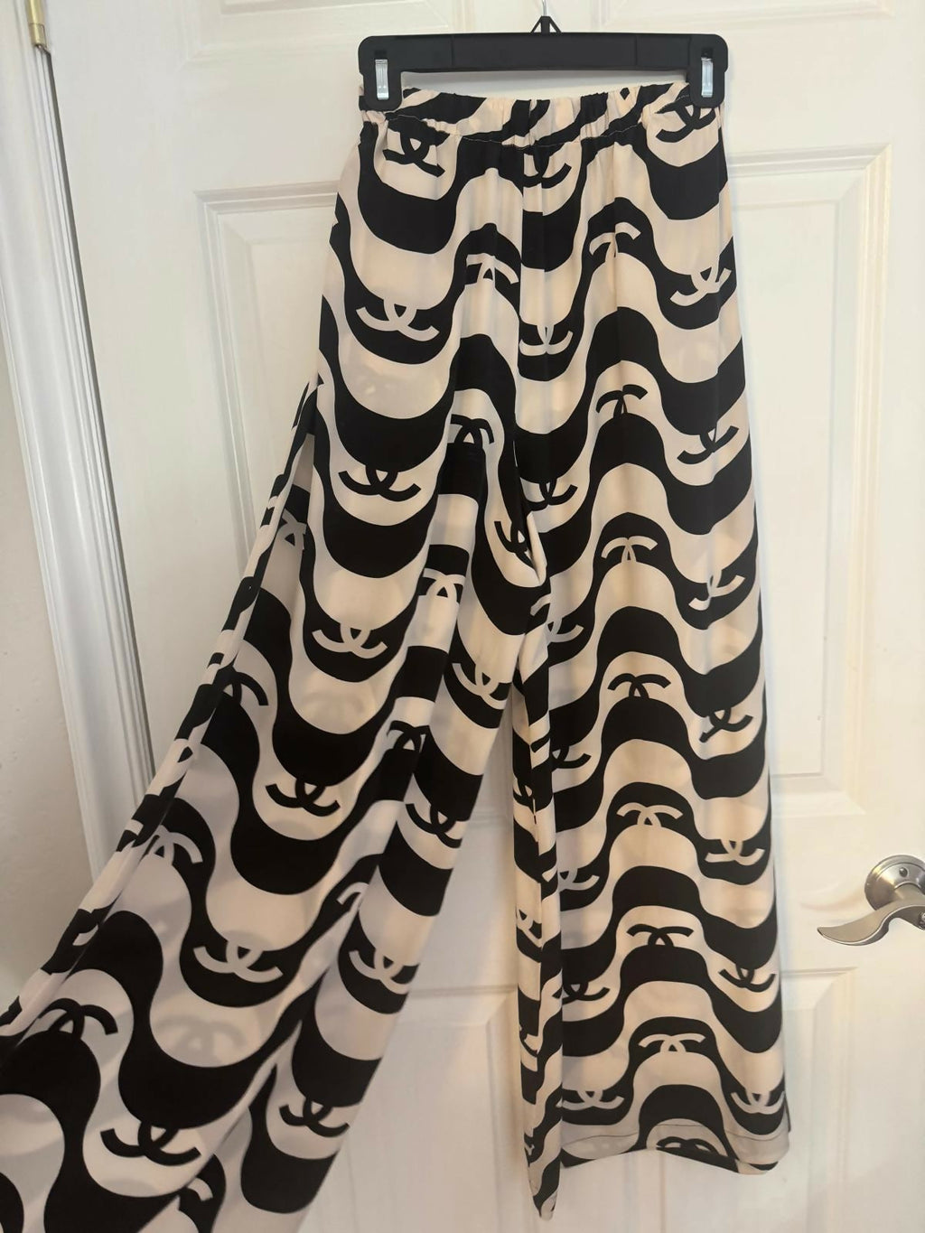 Chanel 2021 SS Wave Pants – Black & White