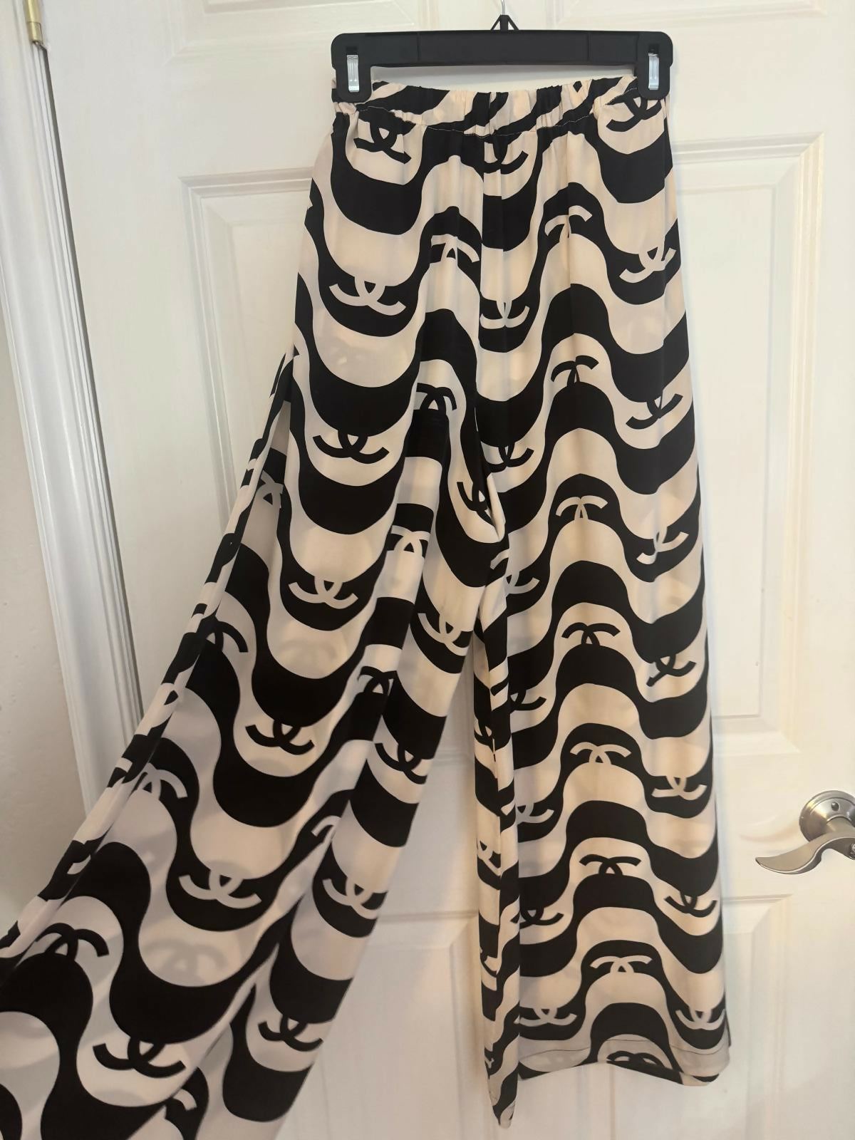 Chanel 2021 SS Wave Pants – Black & White