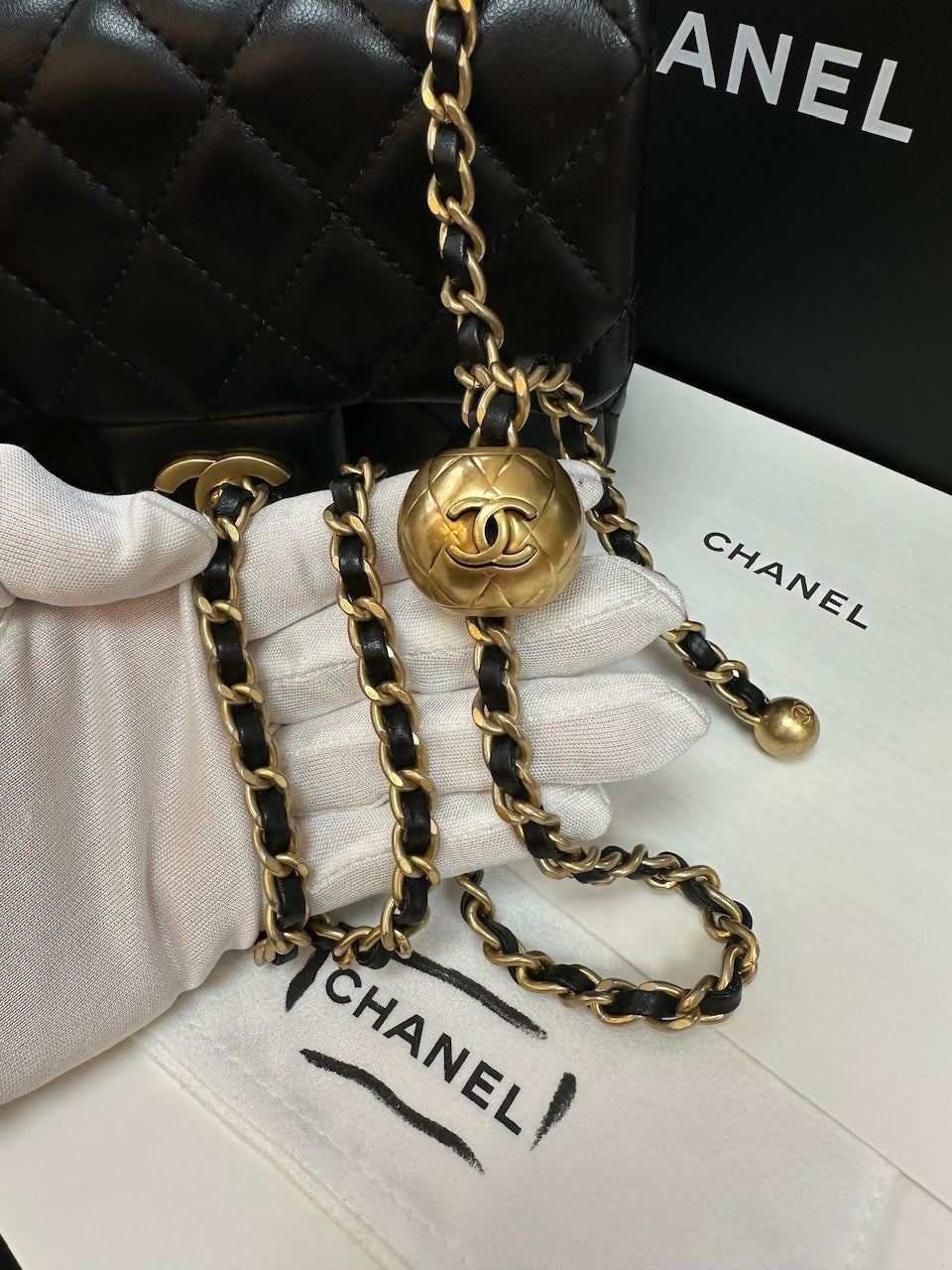 Chanel (21)Gold Ball Mini 17