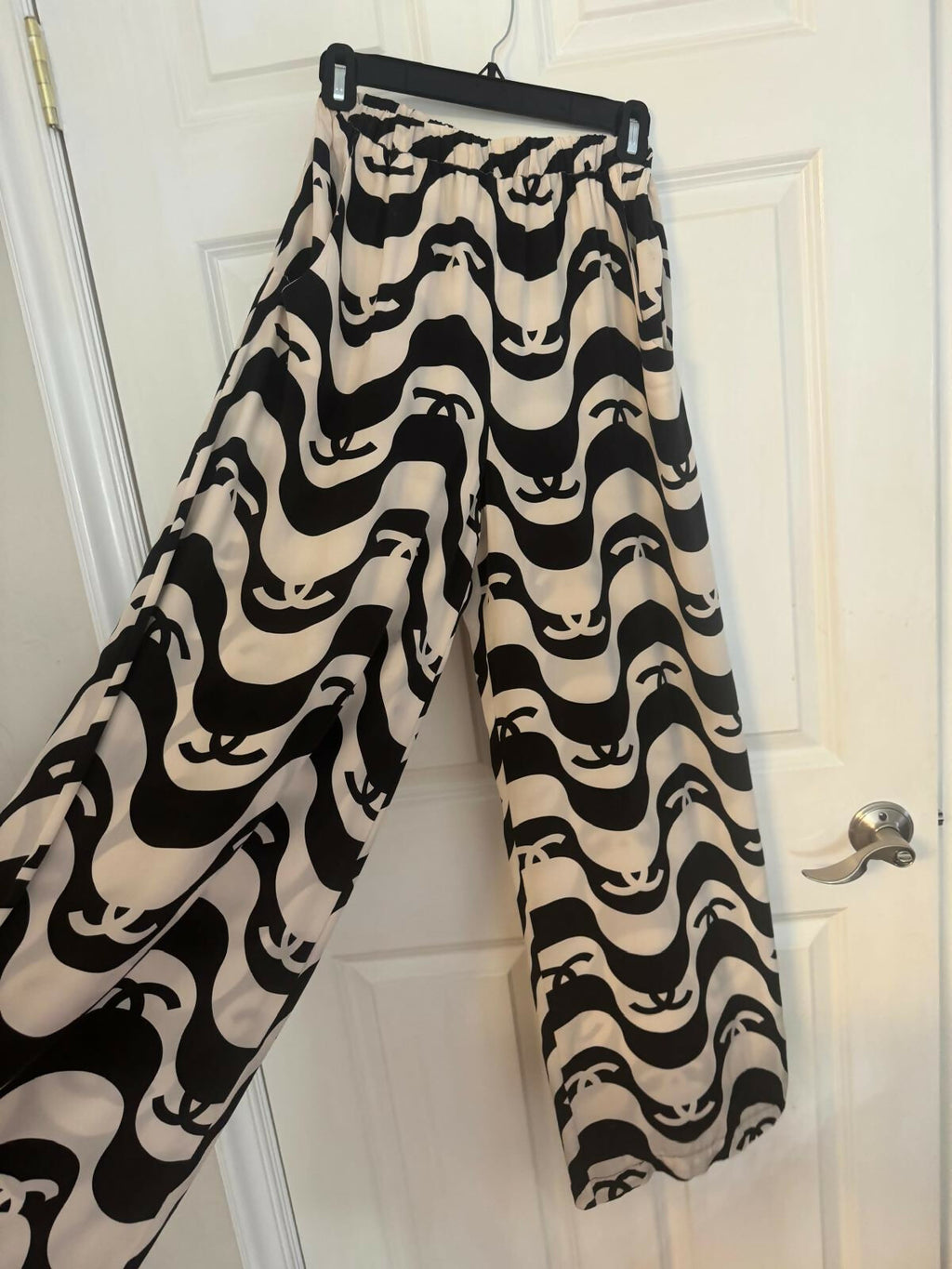 Chanel 2021 SS Wave Pants – Black & White
