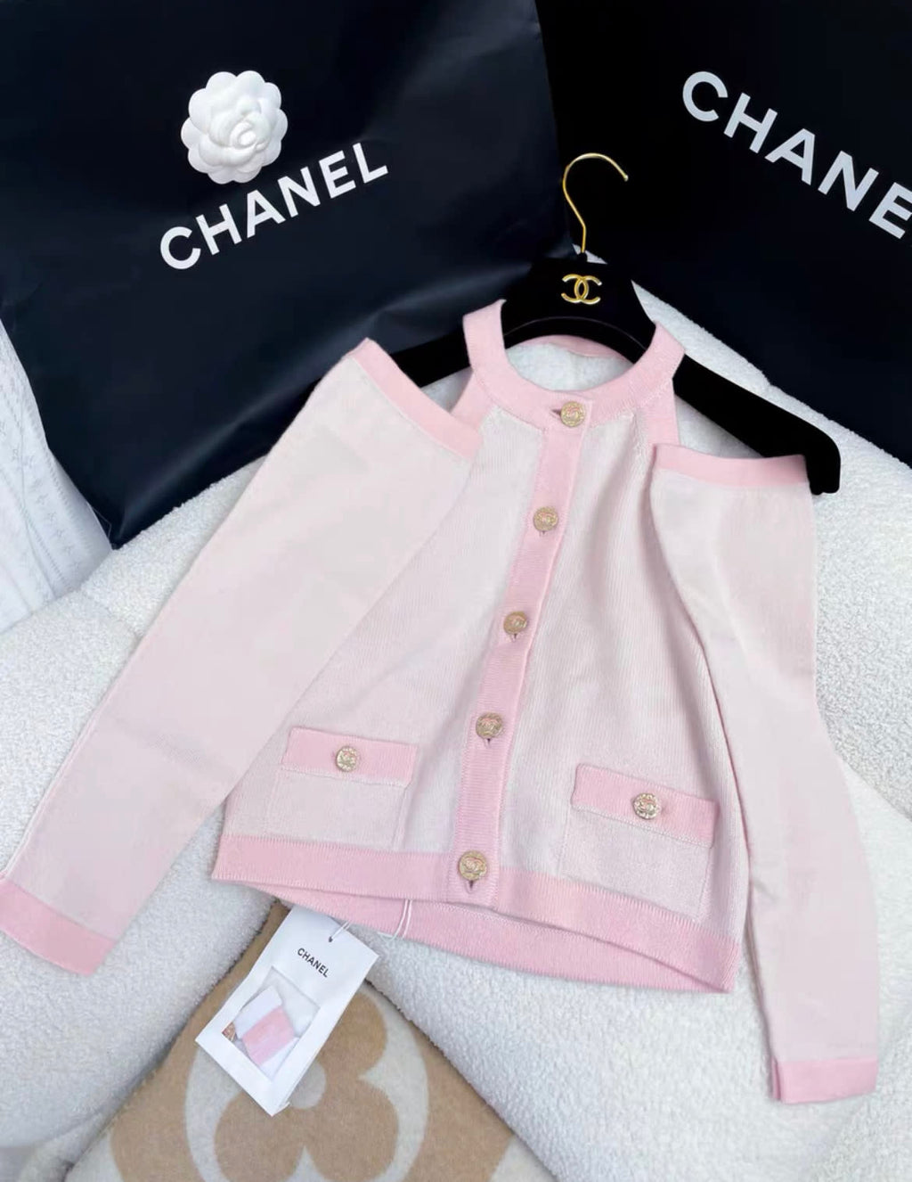 Chanel 23S popular pink knitted top with sleeves