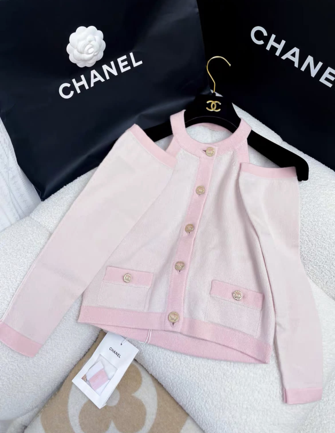 Chanel 23S popular pink knitted top with sleeves