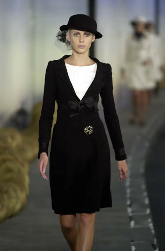 Chanel Haute Couture S/S 2001 LBD Black Bow Mini Dress