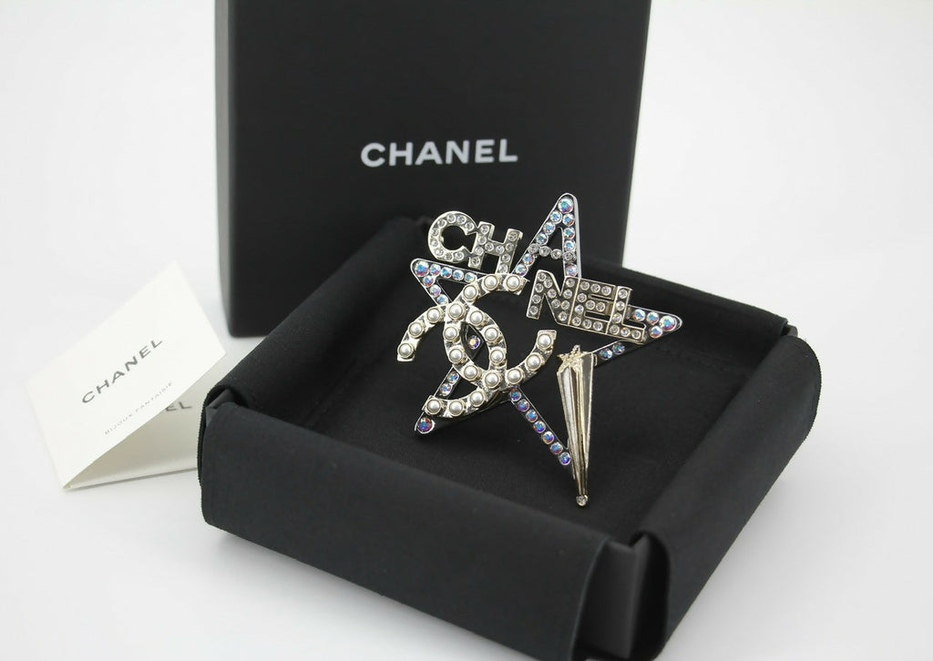 Chanel A21C Rhinestone & Imitation Pearl Hollow Star Brooch