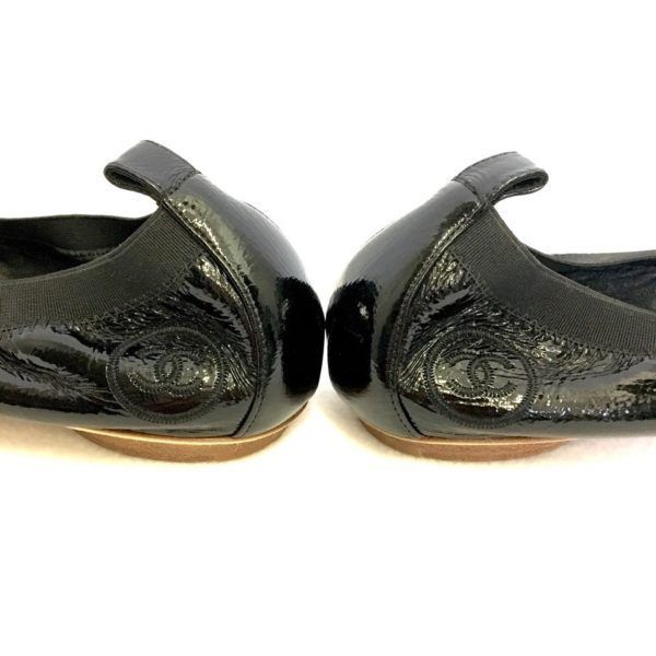 Chanel ballerinas in black stretch patent leather