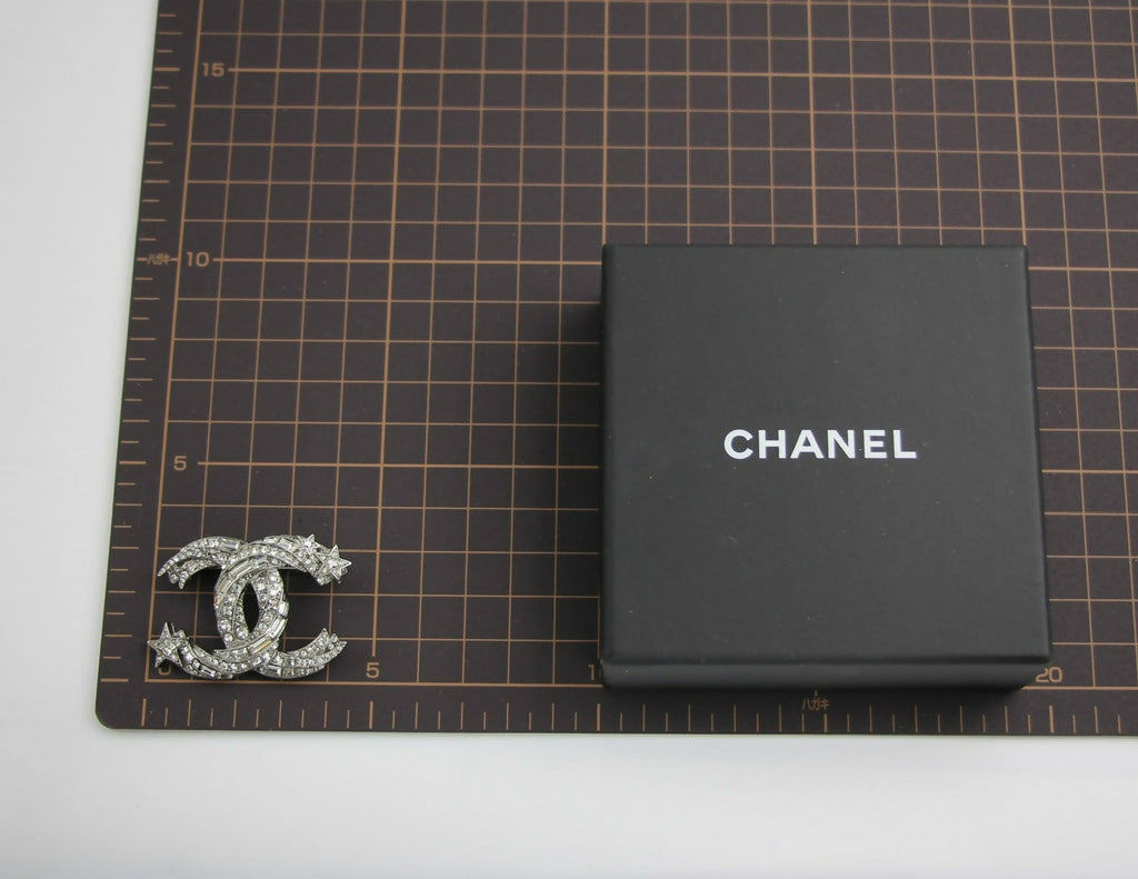 Chanel C21S Rhinestone Metal Silver Star Twist Brooch