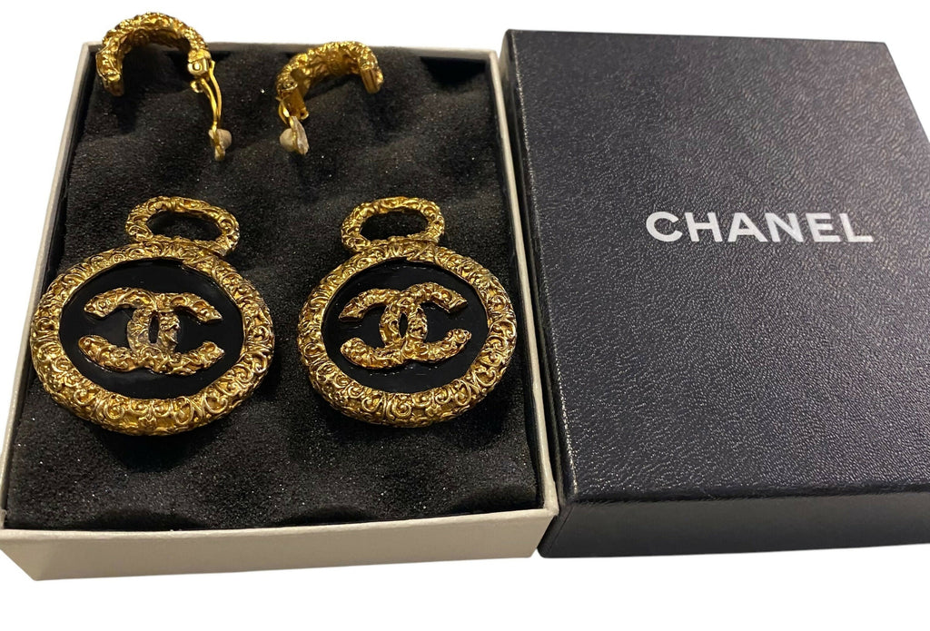 Chanel 93A Large Gold Metal Black Onyx Medallion CC Florentine Bracelet & Earrings SET