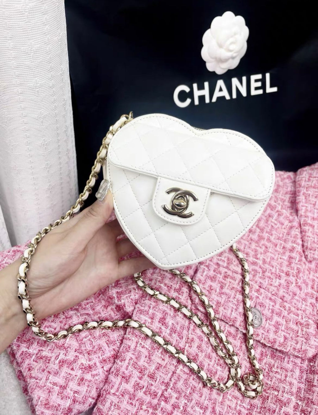 Chanel 22S white small heart bag