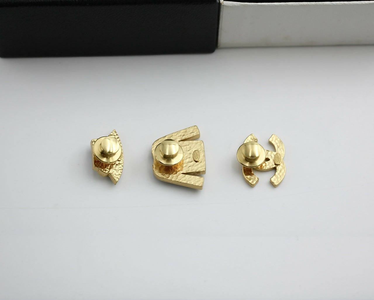 Chanel Vintage 02A Enamel Three-piece Hat Clothing CC Brooch