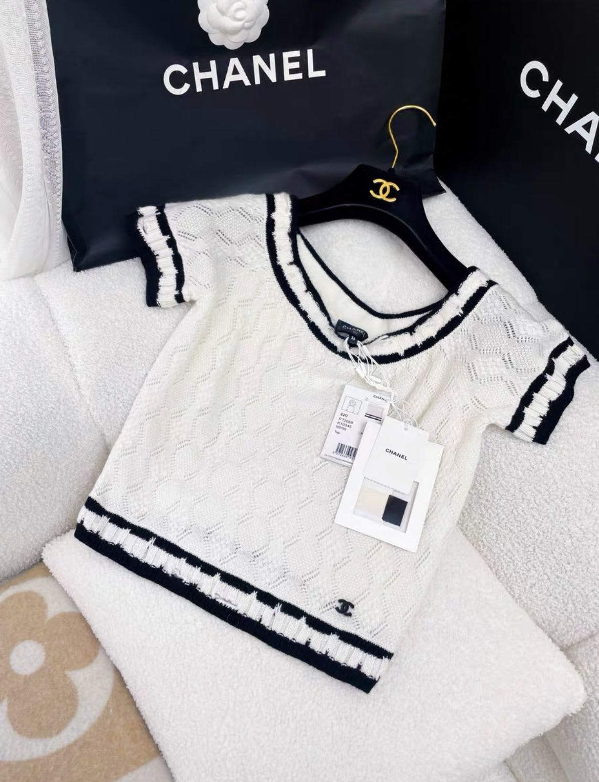 Chanel 22SS white black edge knitted off shoulder top