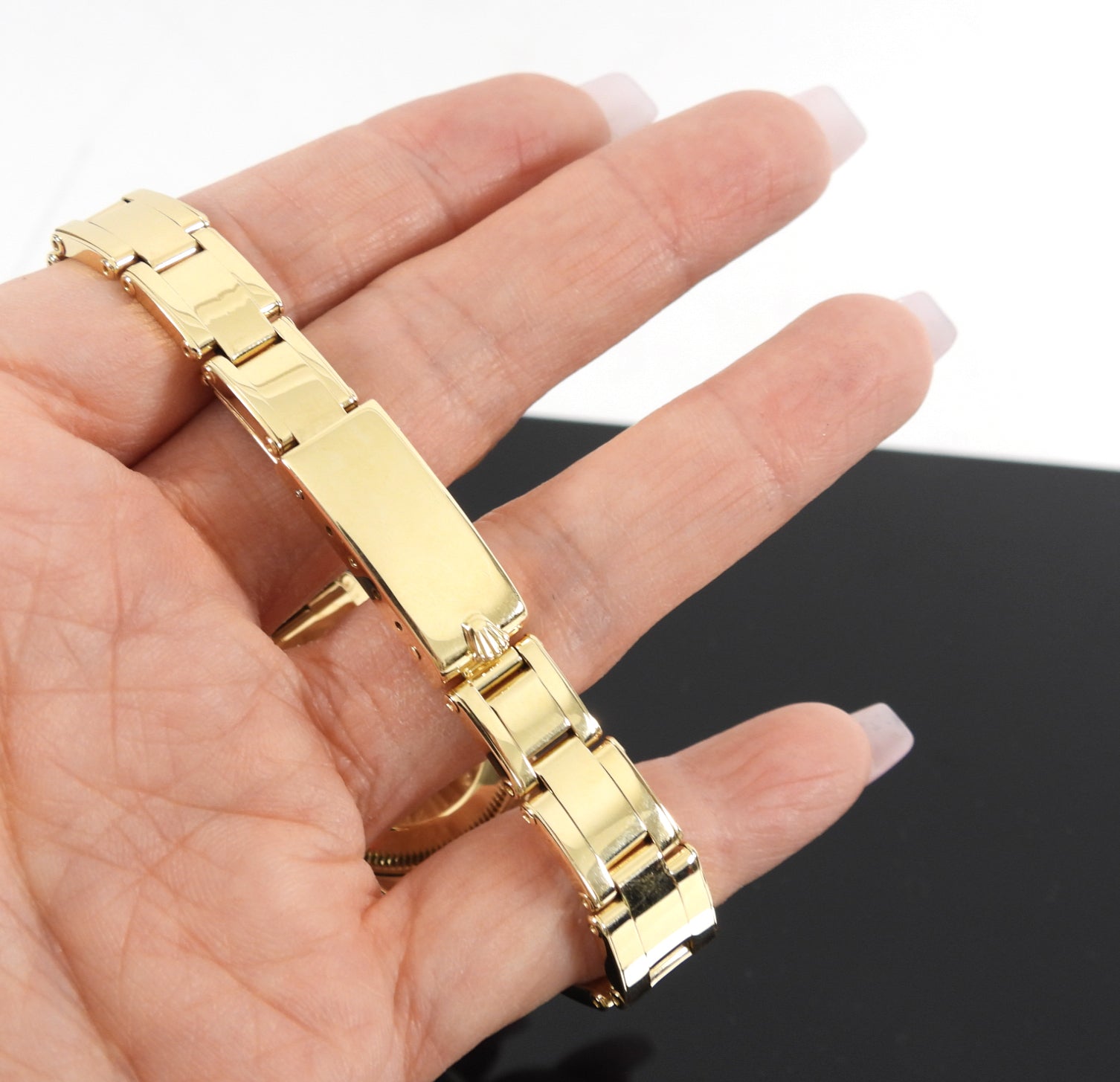Rolex Vintage 1977 18k Yellow Gold 26mm Lady Datejust Watch