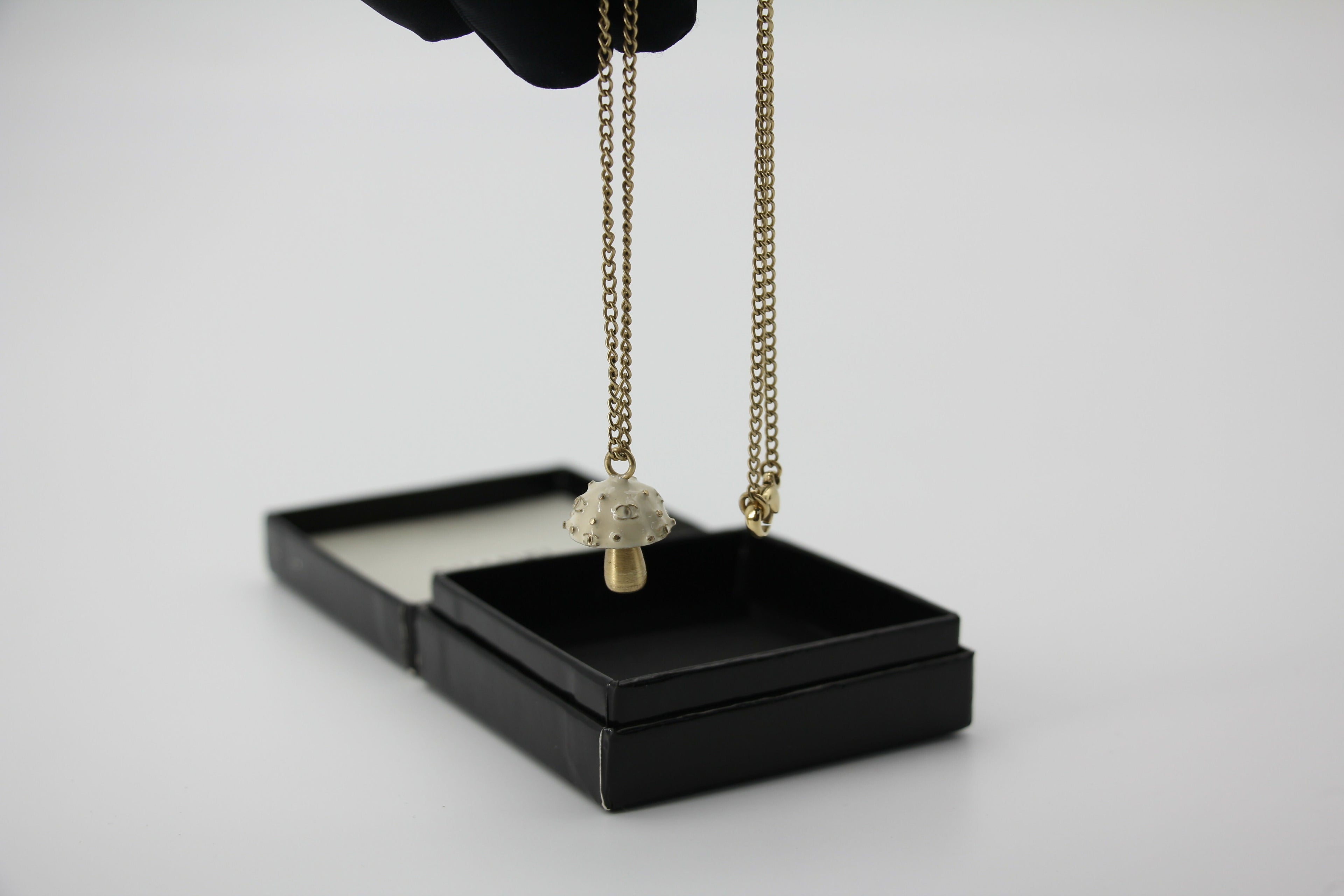 Chanel Vintage 03S Metal White Mushroom Necklace