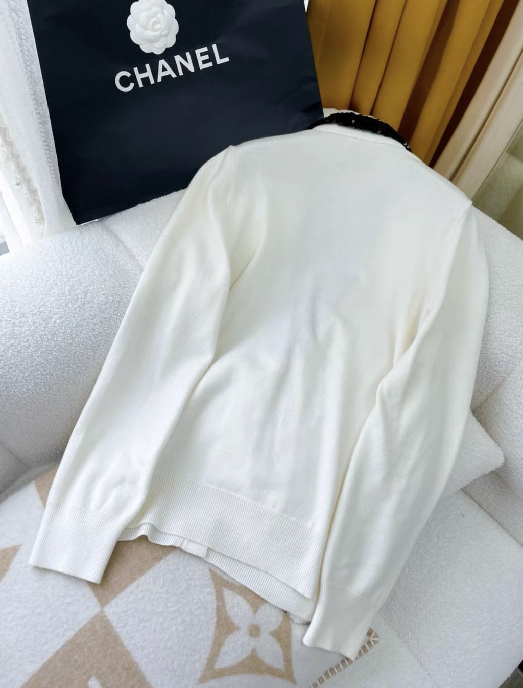 Chanel 23S white and black sequin knitted igan