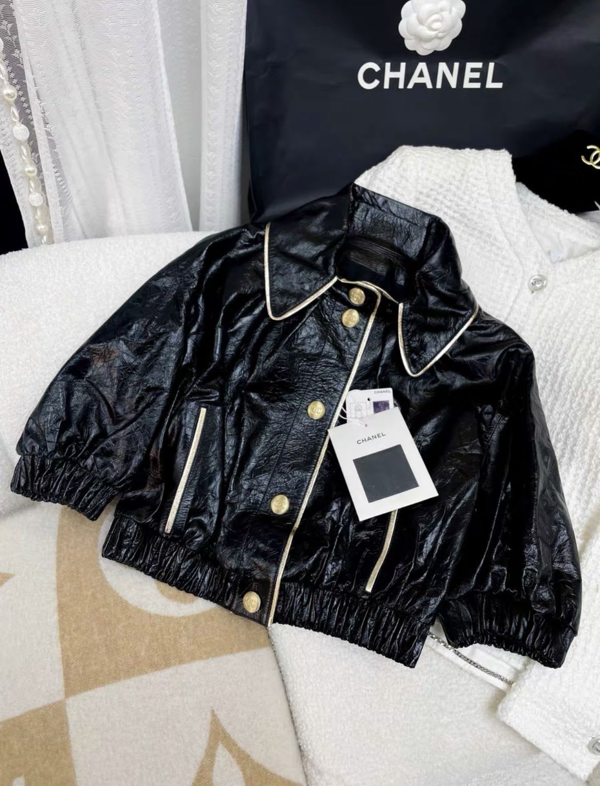 Chanel 22SS black gold two-pocket leather jacket
