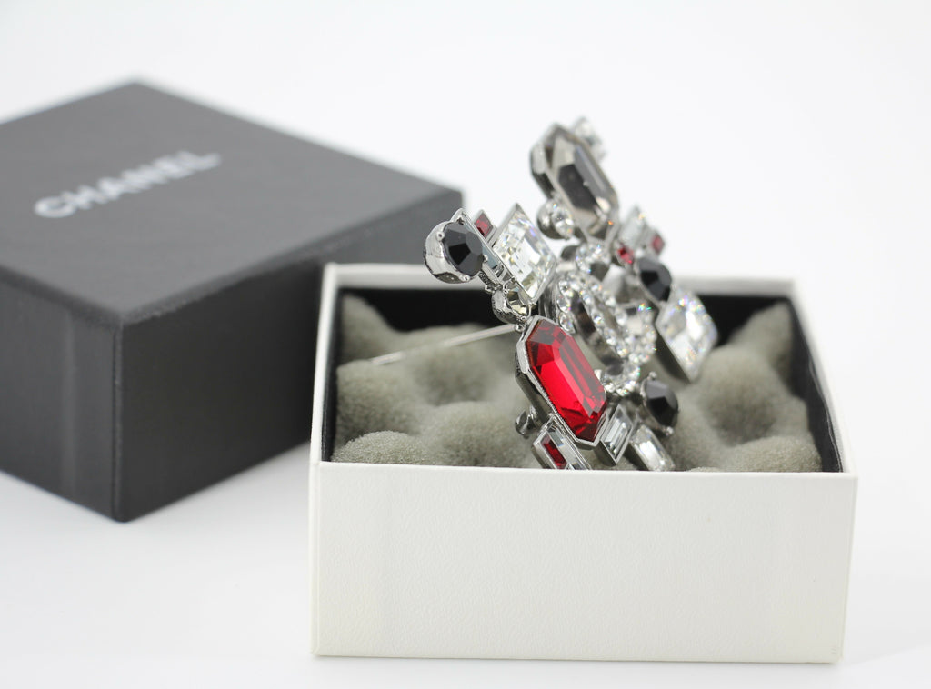 Chanel Vintage 05P Rhinestone Geometric Black And Red Silver Tone Brooch