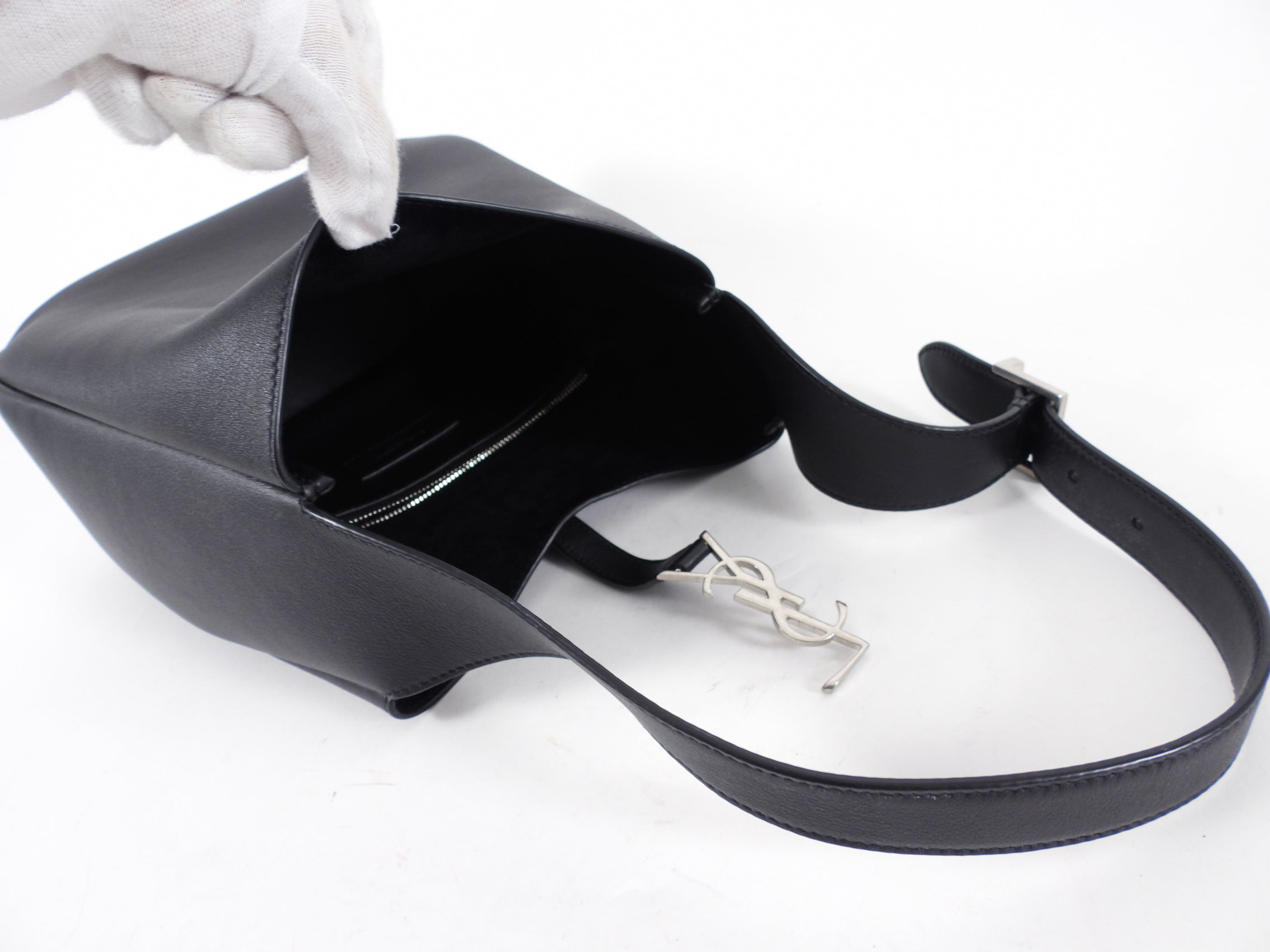 Saint Laurent Black Grained Leather Le 5 À 7 Supple Small Shoulder Hobo Bag
