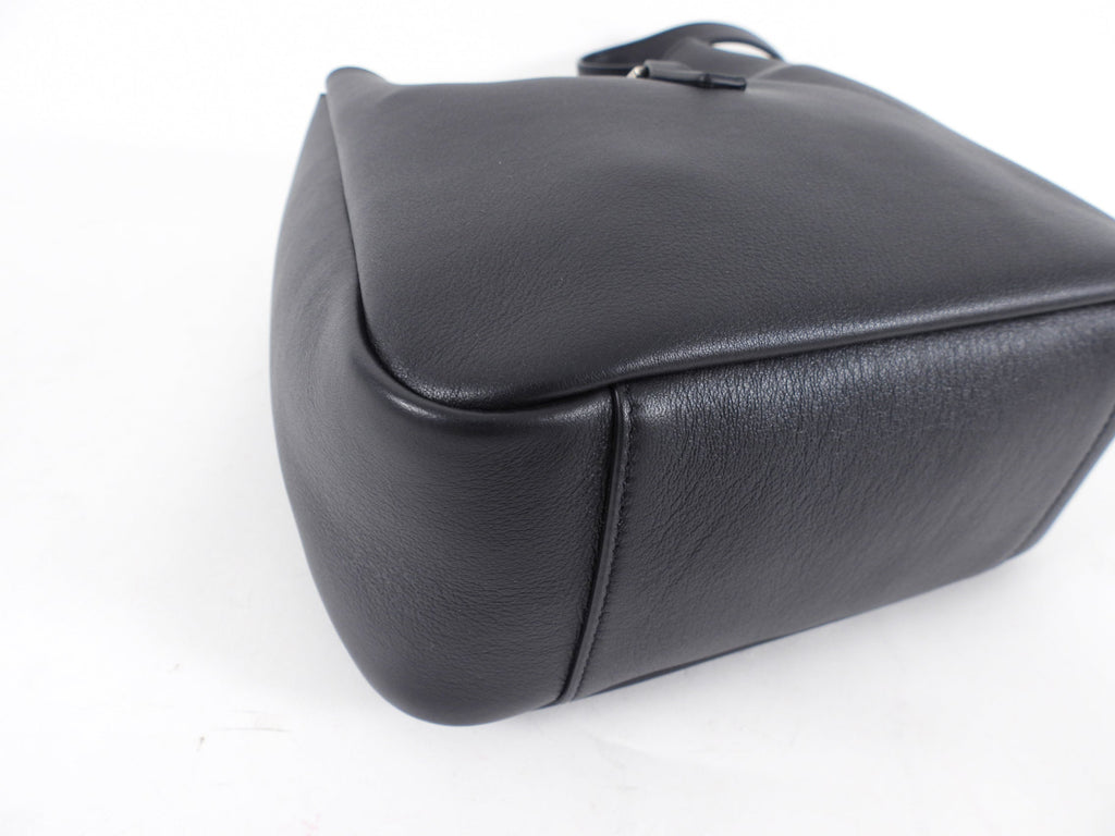 Saint Laurent Black Grained Leather Le 5 À 7 Supple Small Shoulder Hobo Bag
