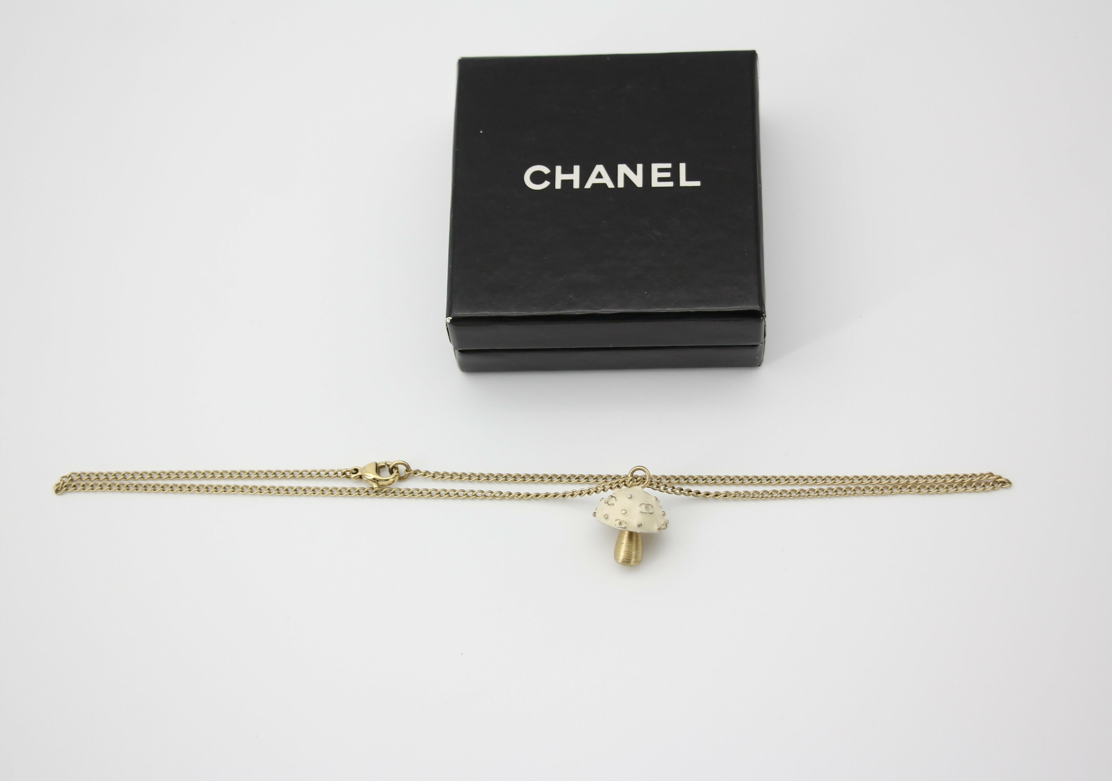 Chanel Vintage 03S Metal White Mushroom Necklace
