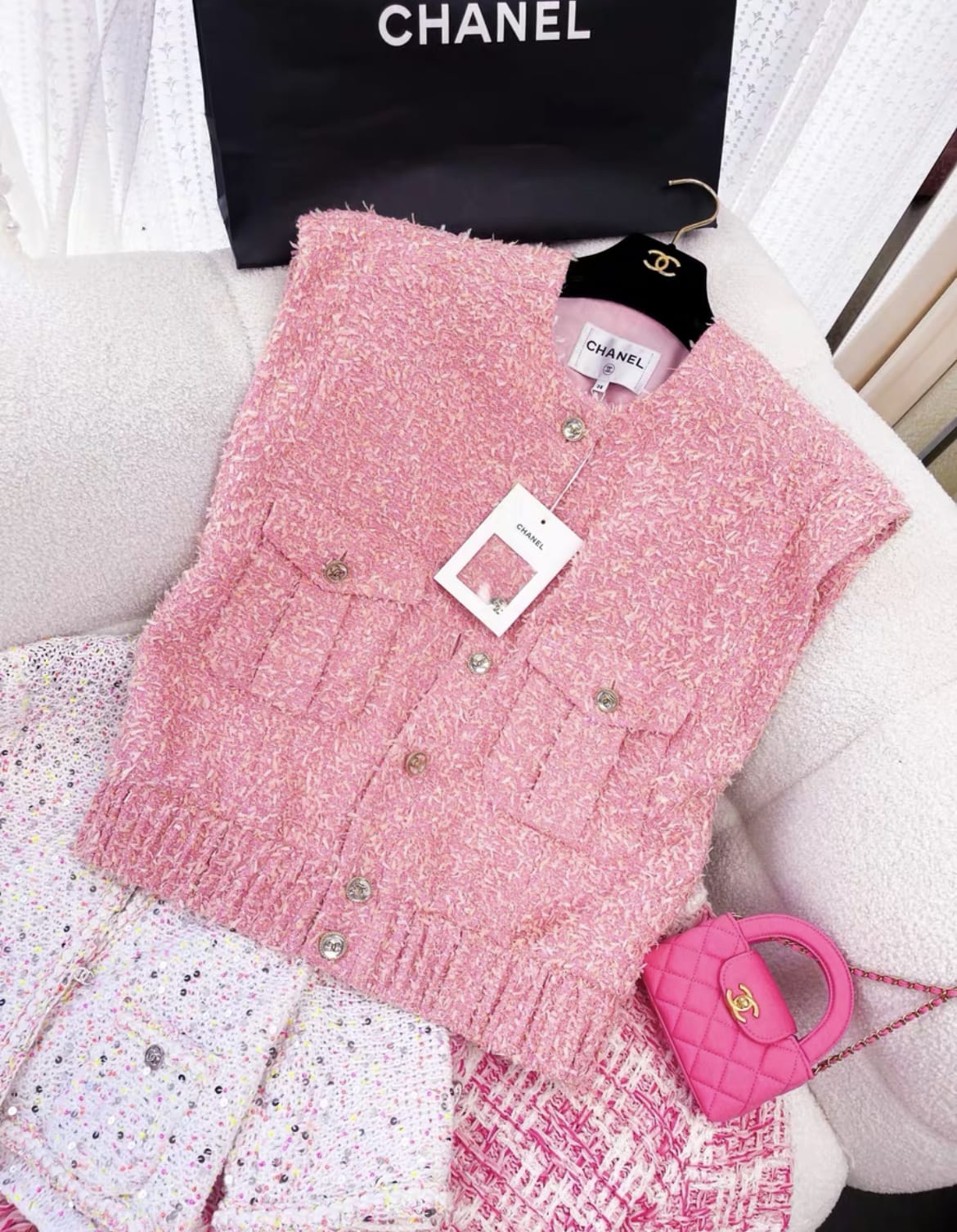 CHANEL 21S RUNWAY FANTASY TWEED VEST PINK 38FR